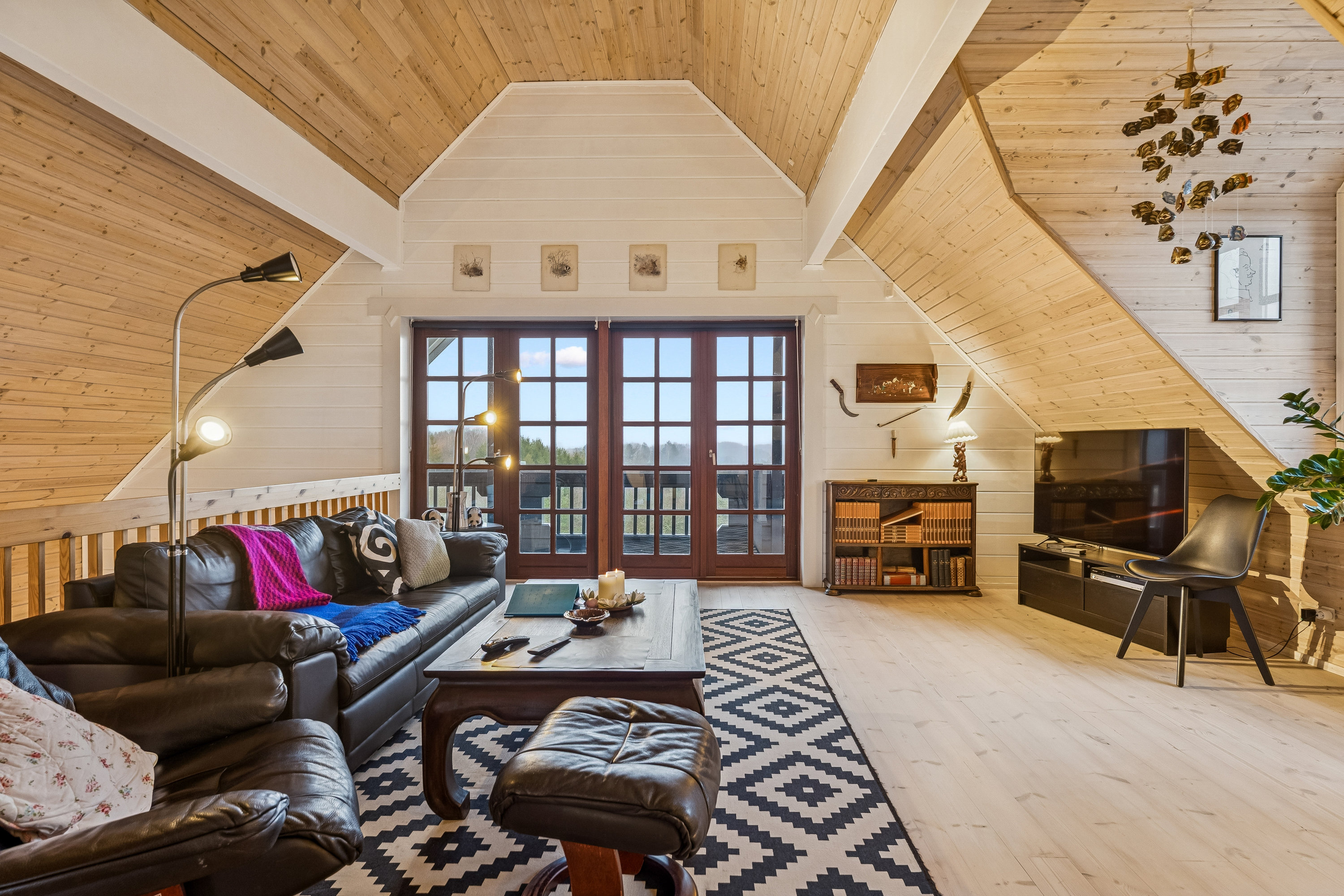 Fremhævet stue billede i fuldskærmstilstand. Billede af Amstrup Bakker 32, 8860 Ulstrup