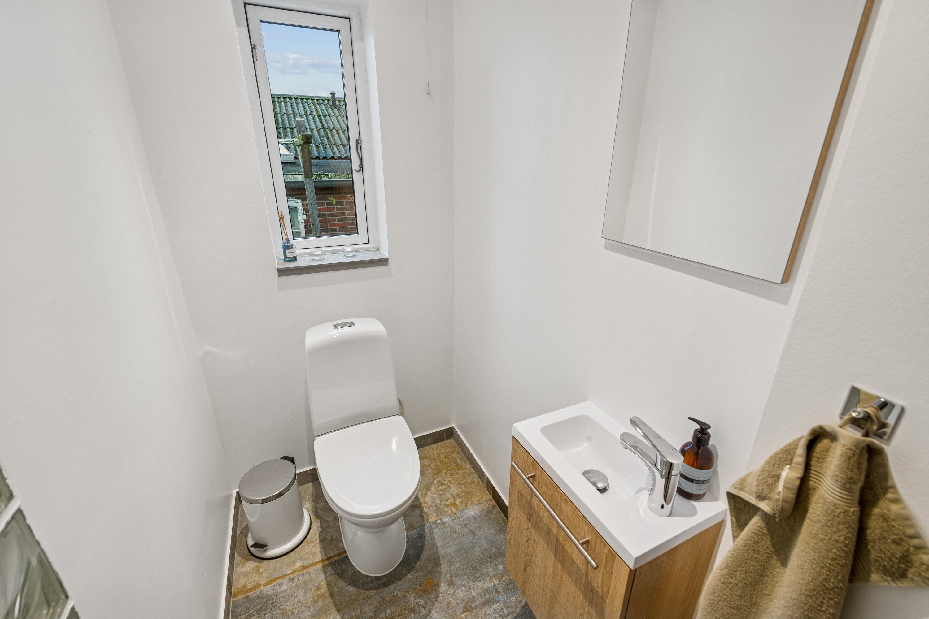 Fremhævet badeværelse billede i fuldskærmstilstand. Billede af Lyngevej 29, Fløng, 2640 Hedehusene