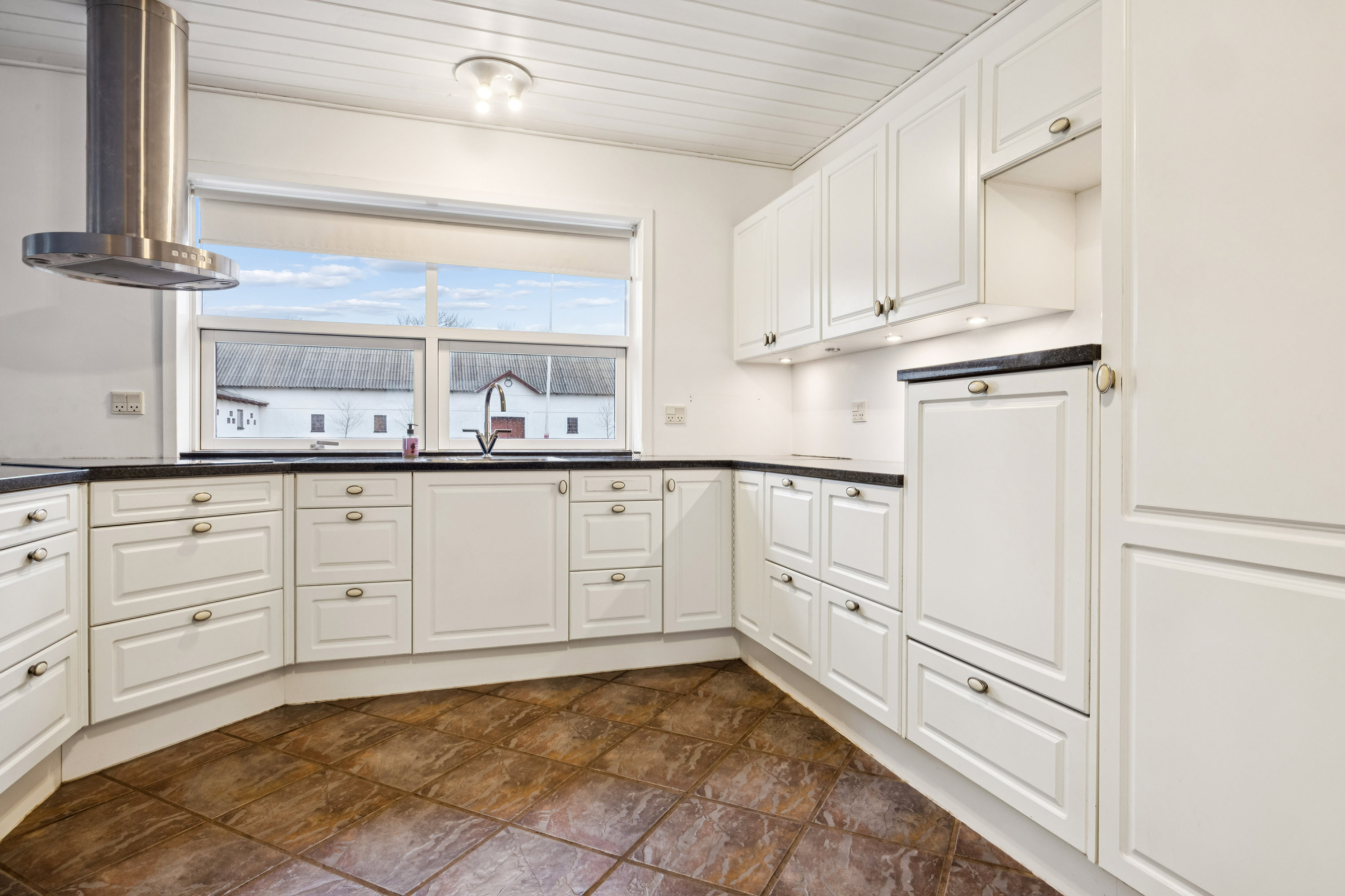 Fremhævet køkken billede i fuldskærmstilstand. Billede af Melholtvej 63, Ulsted, 9370 Hals