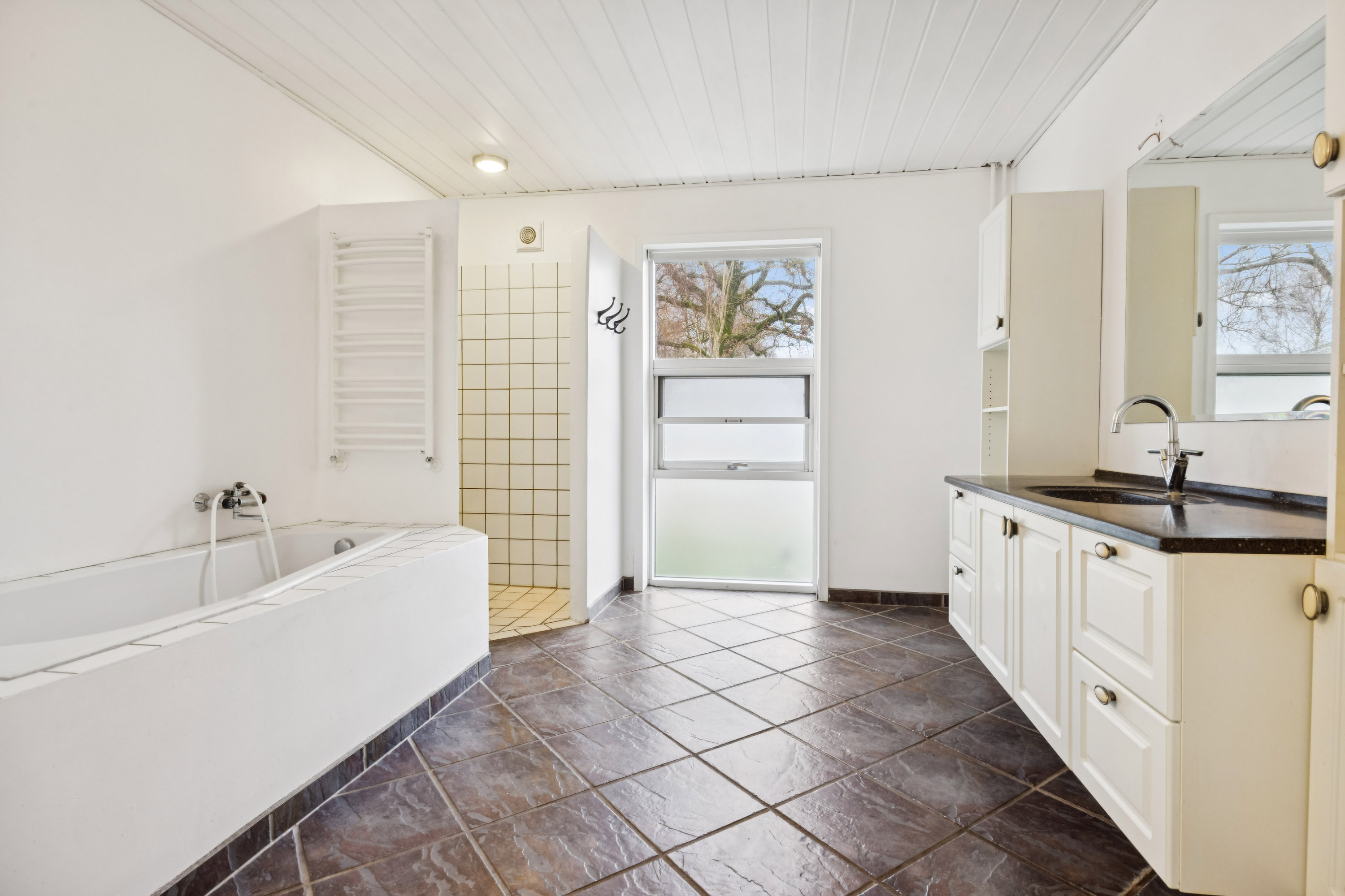 Fremhævet badeværelse billede i fuldskærmstilstand. Billede af Melholtvej 63, Ulsted, 9370 Hals