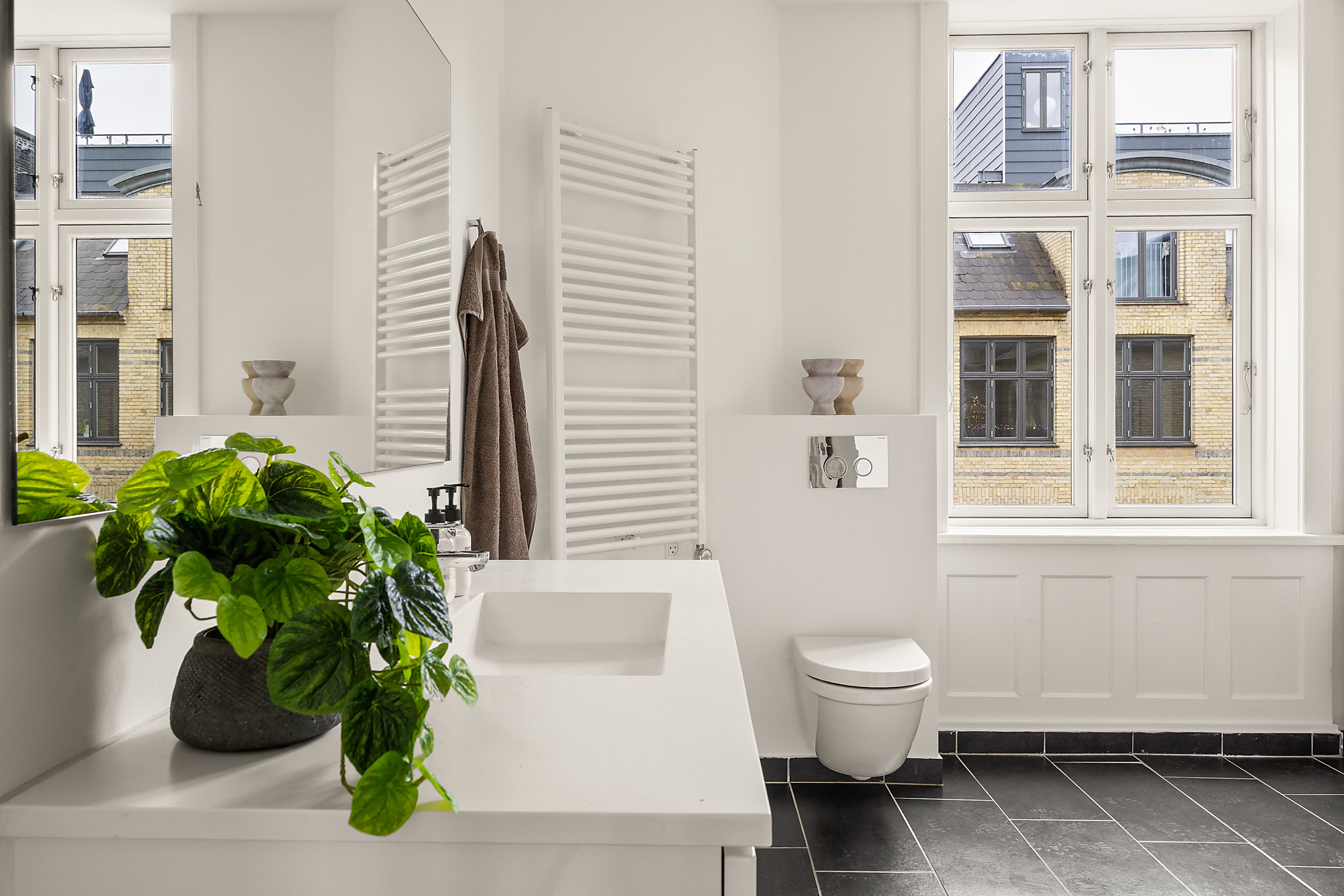 Fremhævet badeværelse billede i fuldskærmstilstand. Billede af Linnésgade 22C, 4. th., 1361 København K