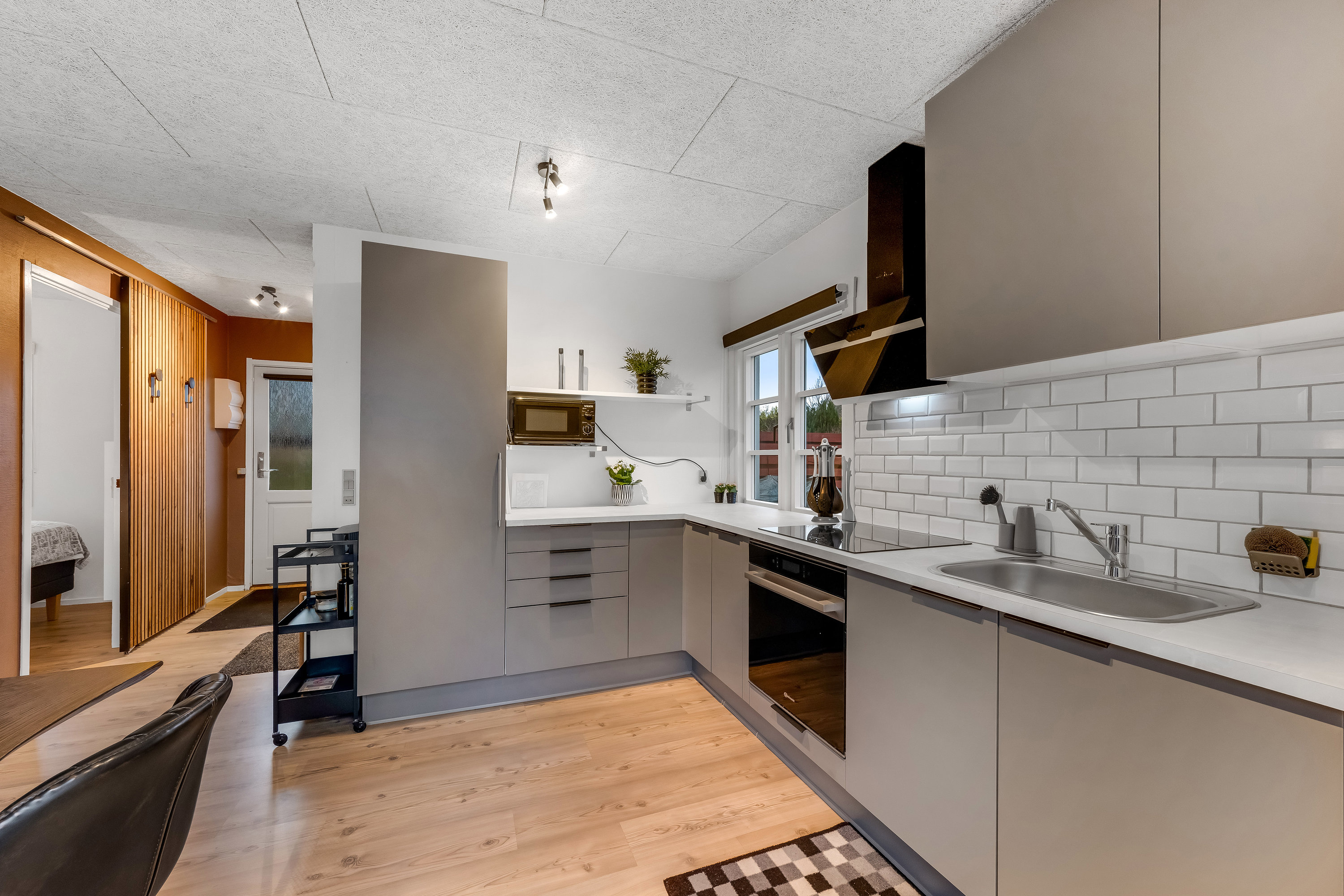 Fremhævet køkken billede i fuldskærmstilstand. Billede af Egernvej 39, 6893 Hemmet