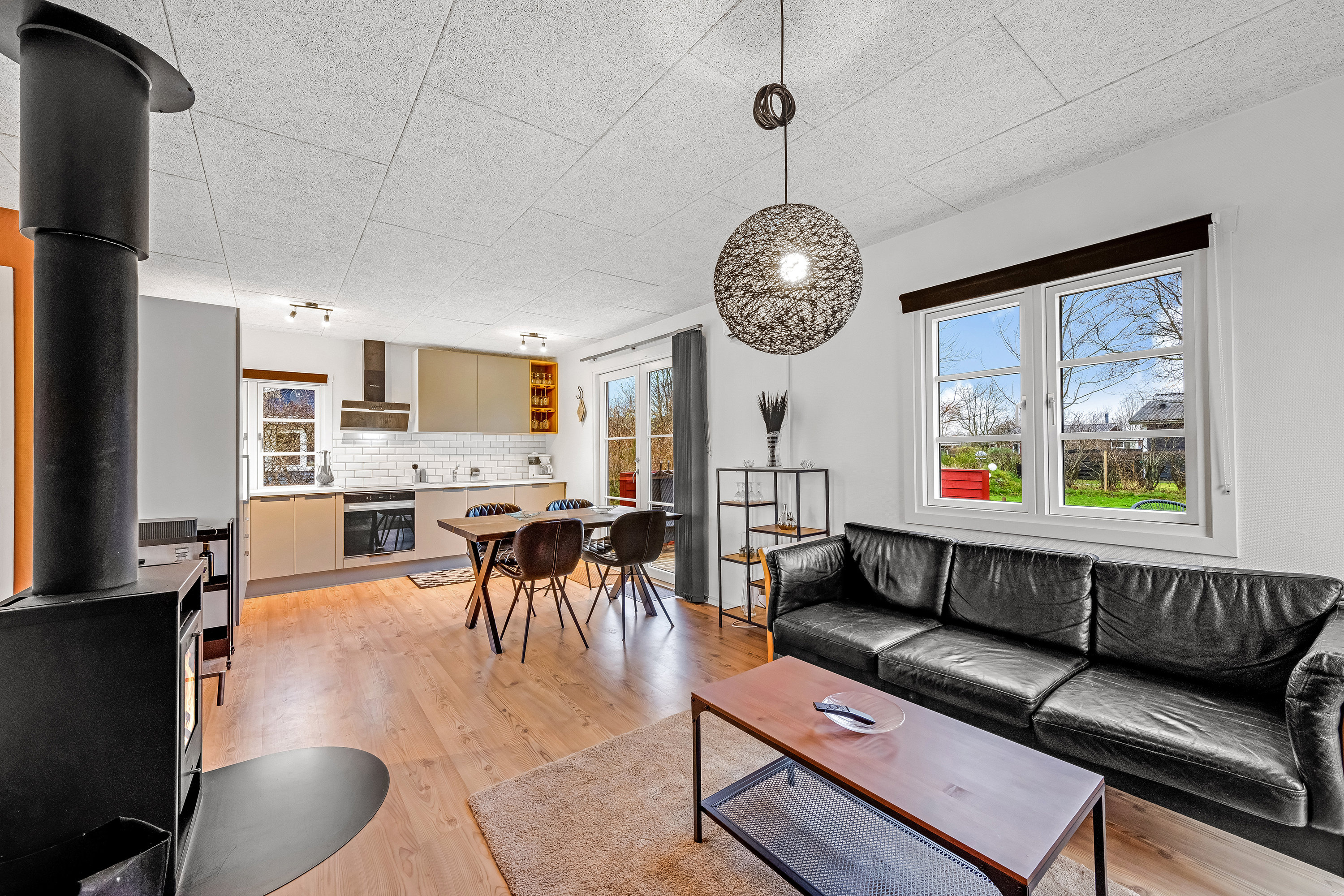 Fremhævet stue billede i fuldskærmstilstand. Billede af Egernvej 39, 6893 Hemmet