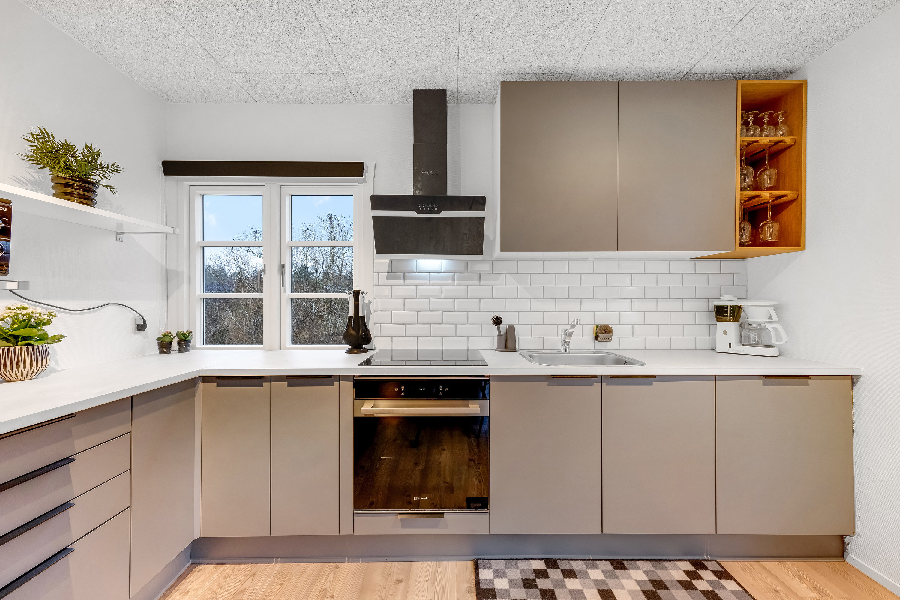 Fremhævet køkken billede i fuldskærmstilstand. Billede af Egernvej 39, 6893 Hemmet