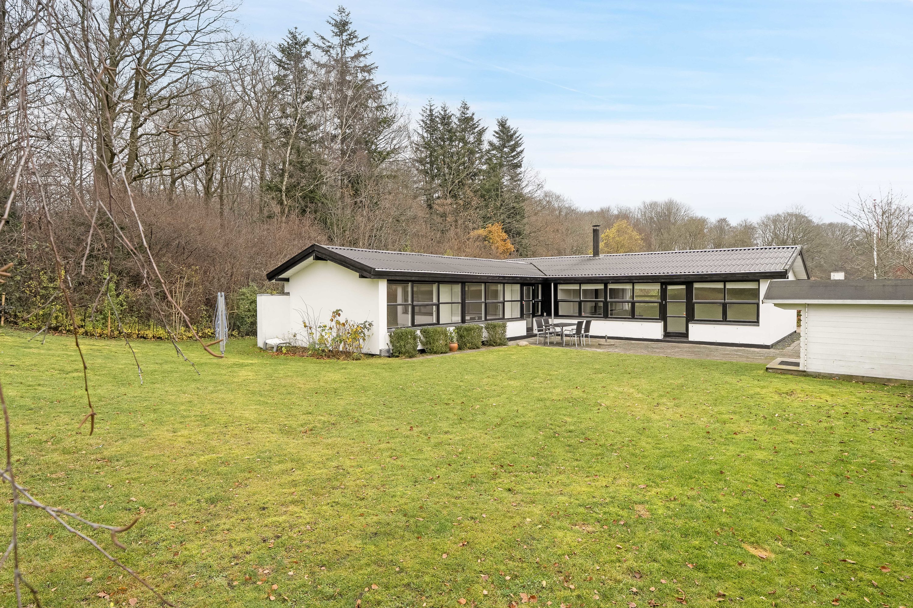 Fremhævet facade billede i fuldskærmstilstand. Billede af Skovhegnet 4, 3400 Hillerød