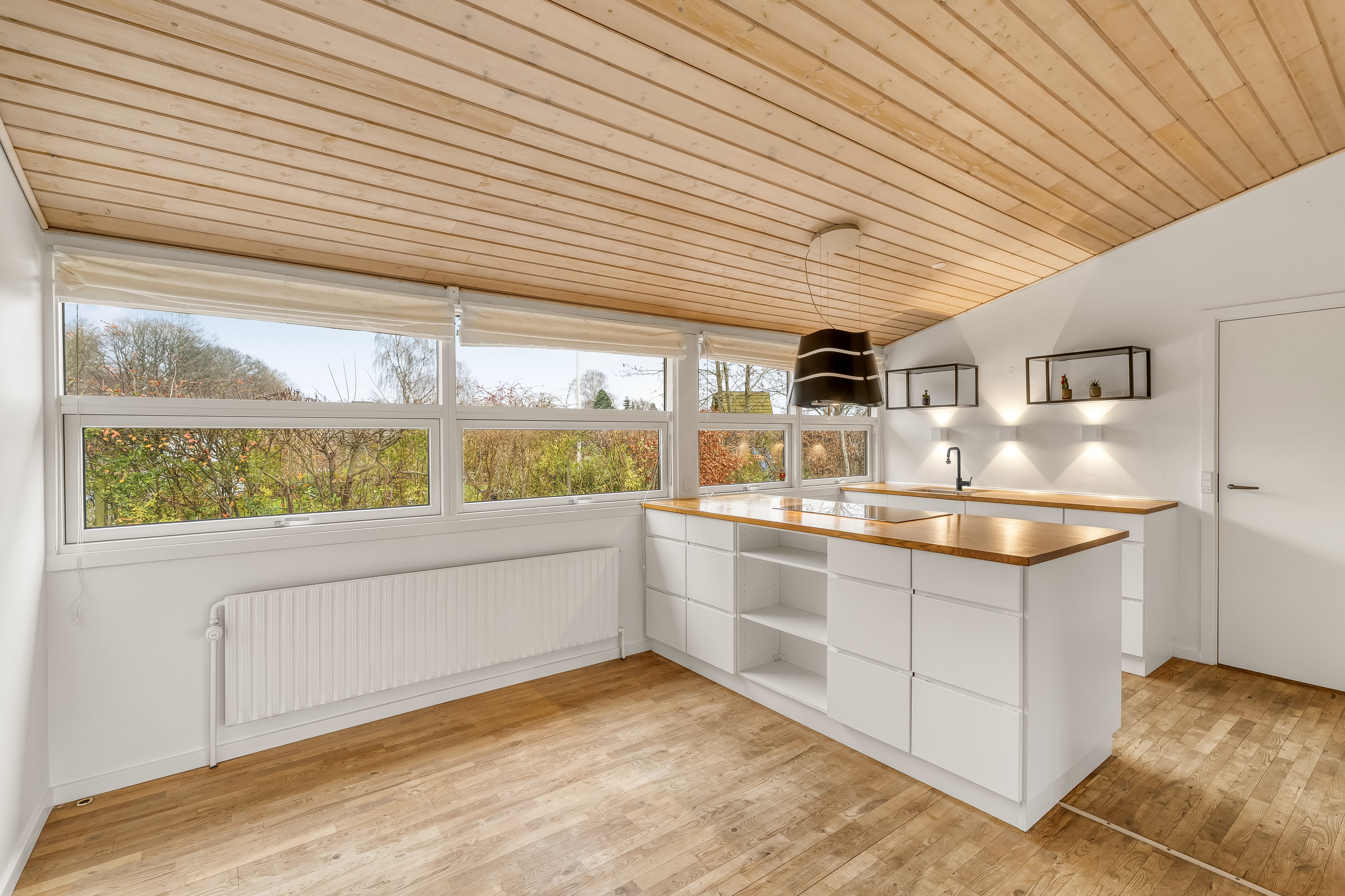 Fremhævet køkken billede i fuldskærmstilstand. Billede af Skovhegnet 4, 3400 Hillerød