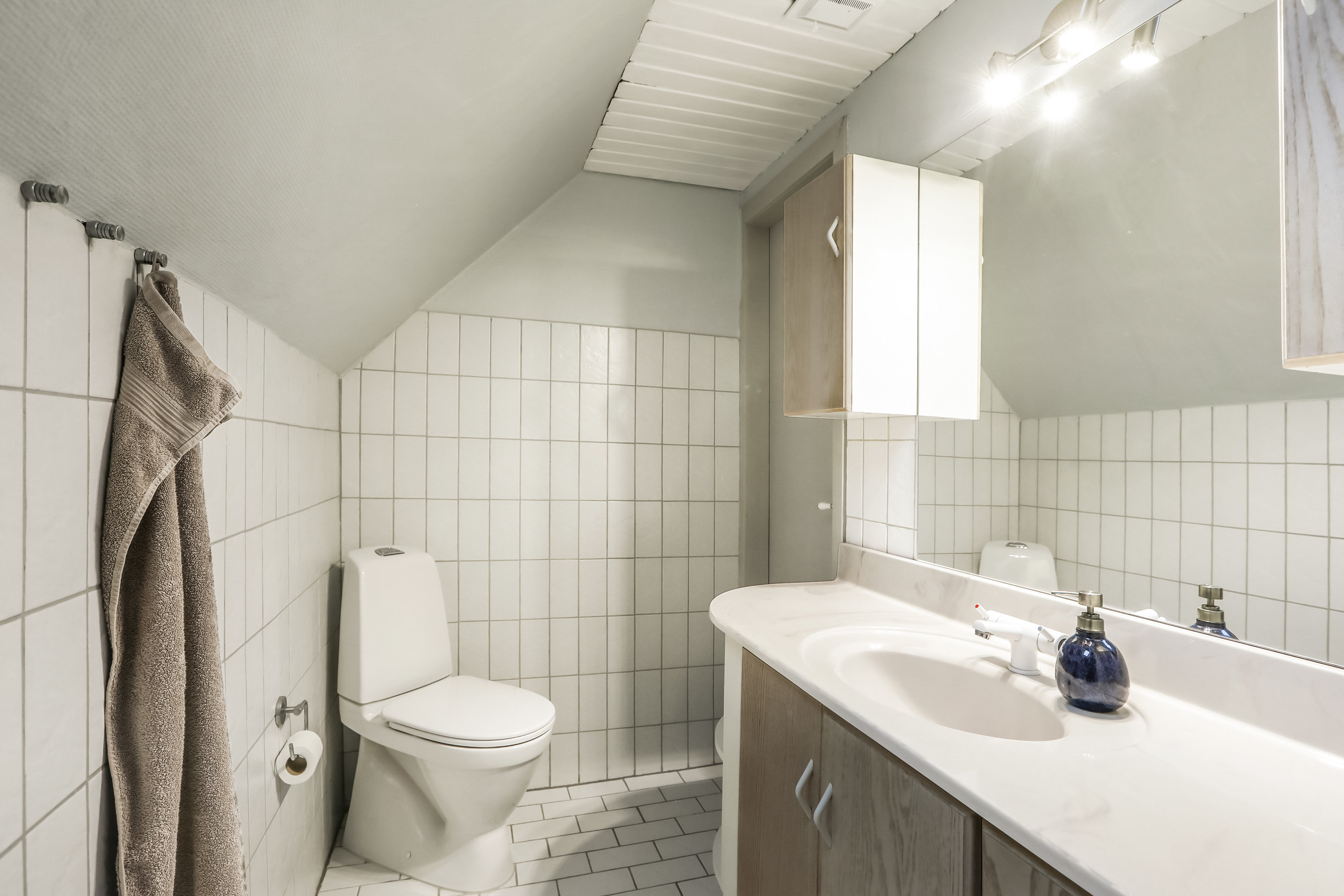 Fremhævet badeværelse billede i fuldskærmstilstand. Billede af Hårbyvej 4, 2740 Skovlunde