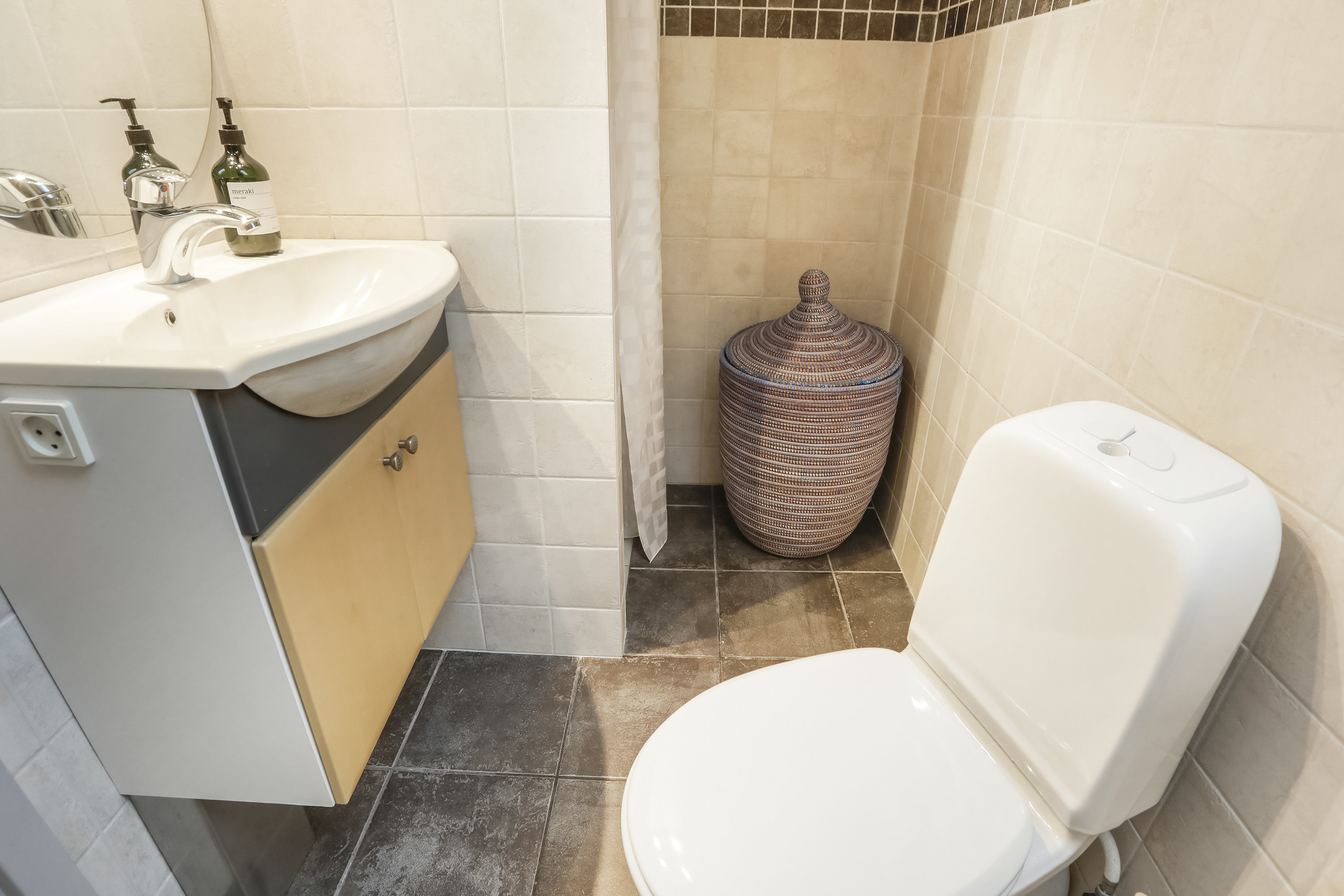 Fremhævet badeværelse billede i fuldskærmstilstand. Billede af Hårbyvej 4, 2740 Skovlunde