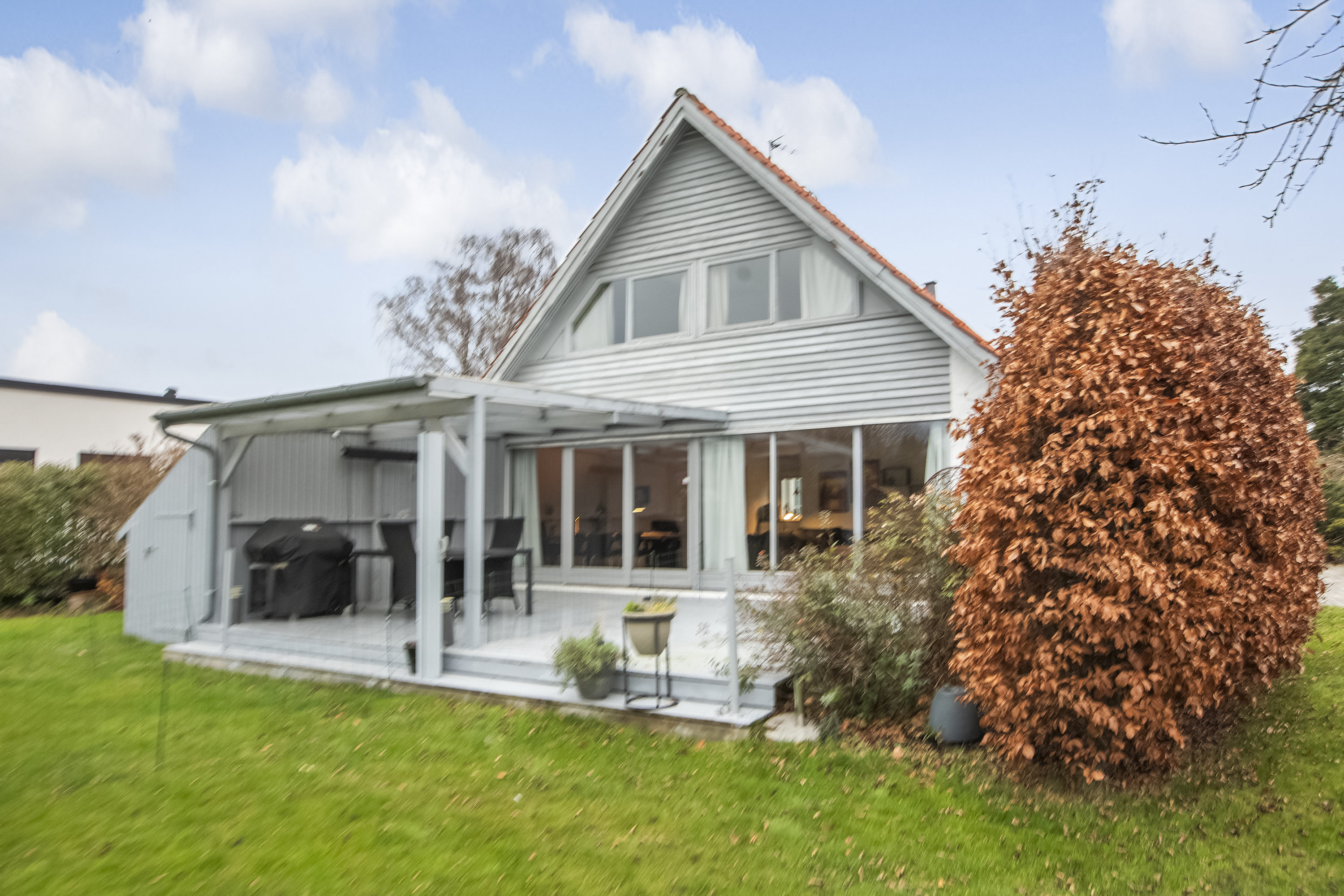 Fremhævet set fra haven billede i fuldskærmstilstand. Billede af Hårbyvej 4, 2740 Skovlunde