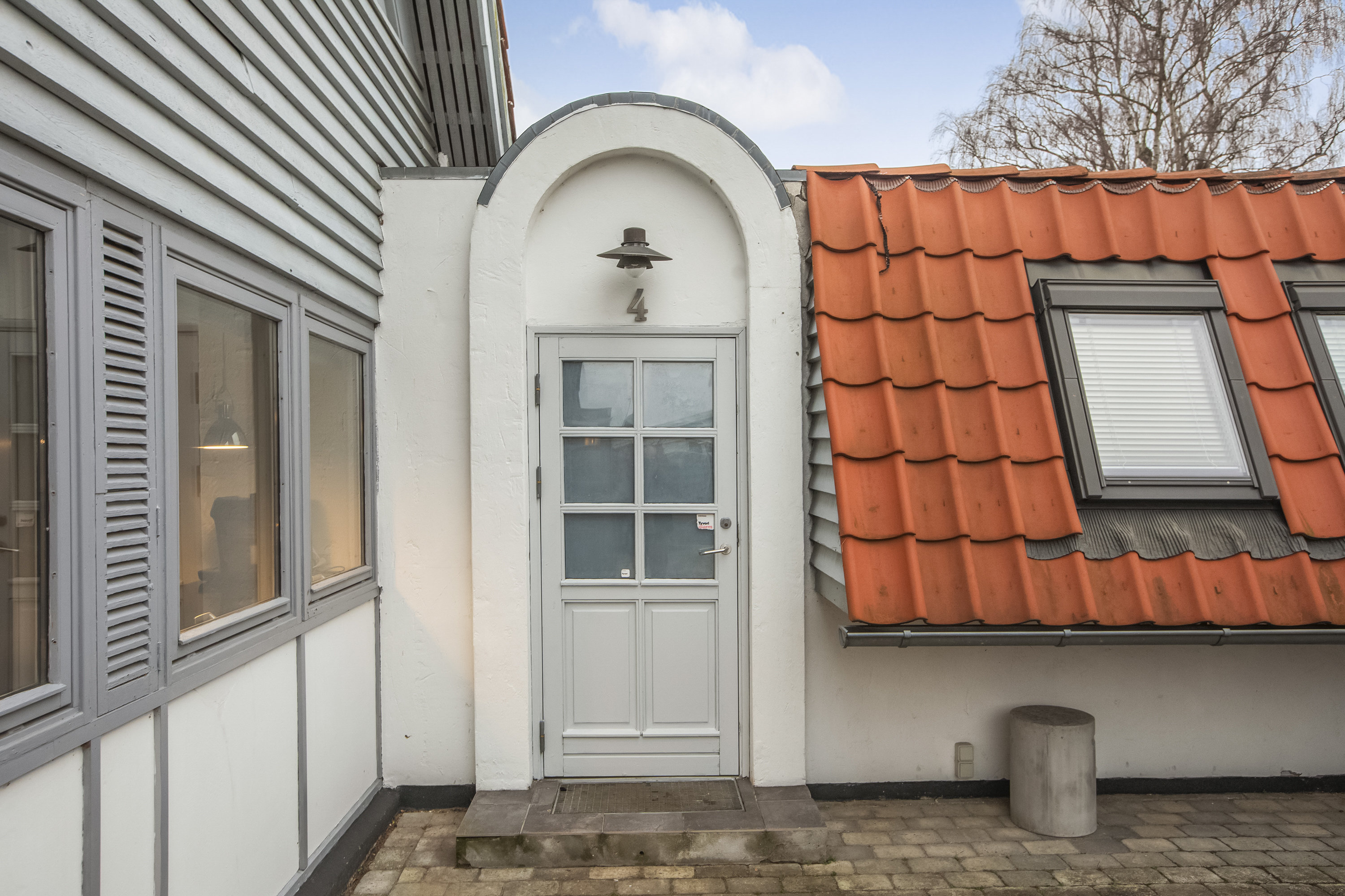 Fremhævet hoveddør billede i fuldskærmstilstand. Billede af Hårbyvej 4, 2740 Skovlunde