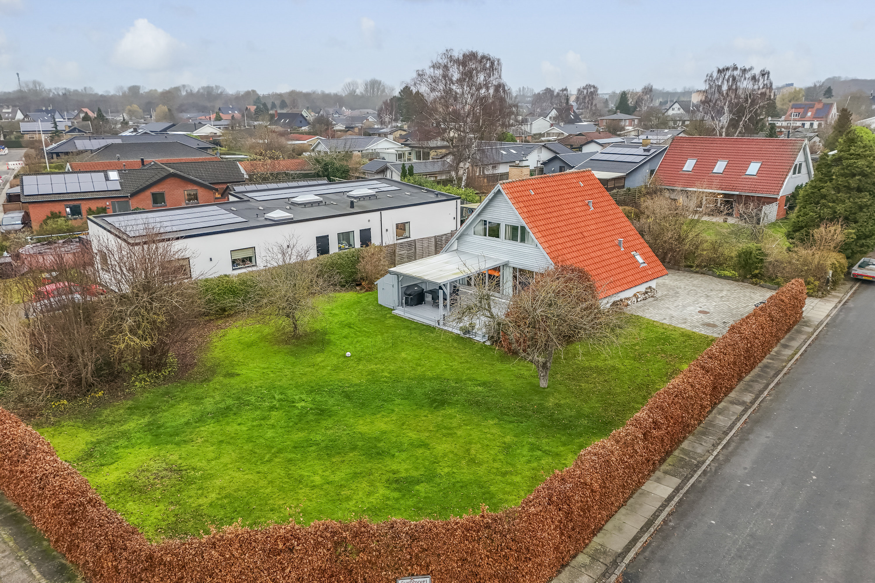 Fremhævet set fra oven billede i fuldskærmstilstand. Billede af Hårbyvej 4, 2740 Skovlunde