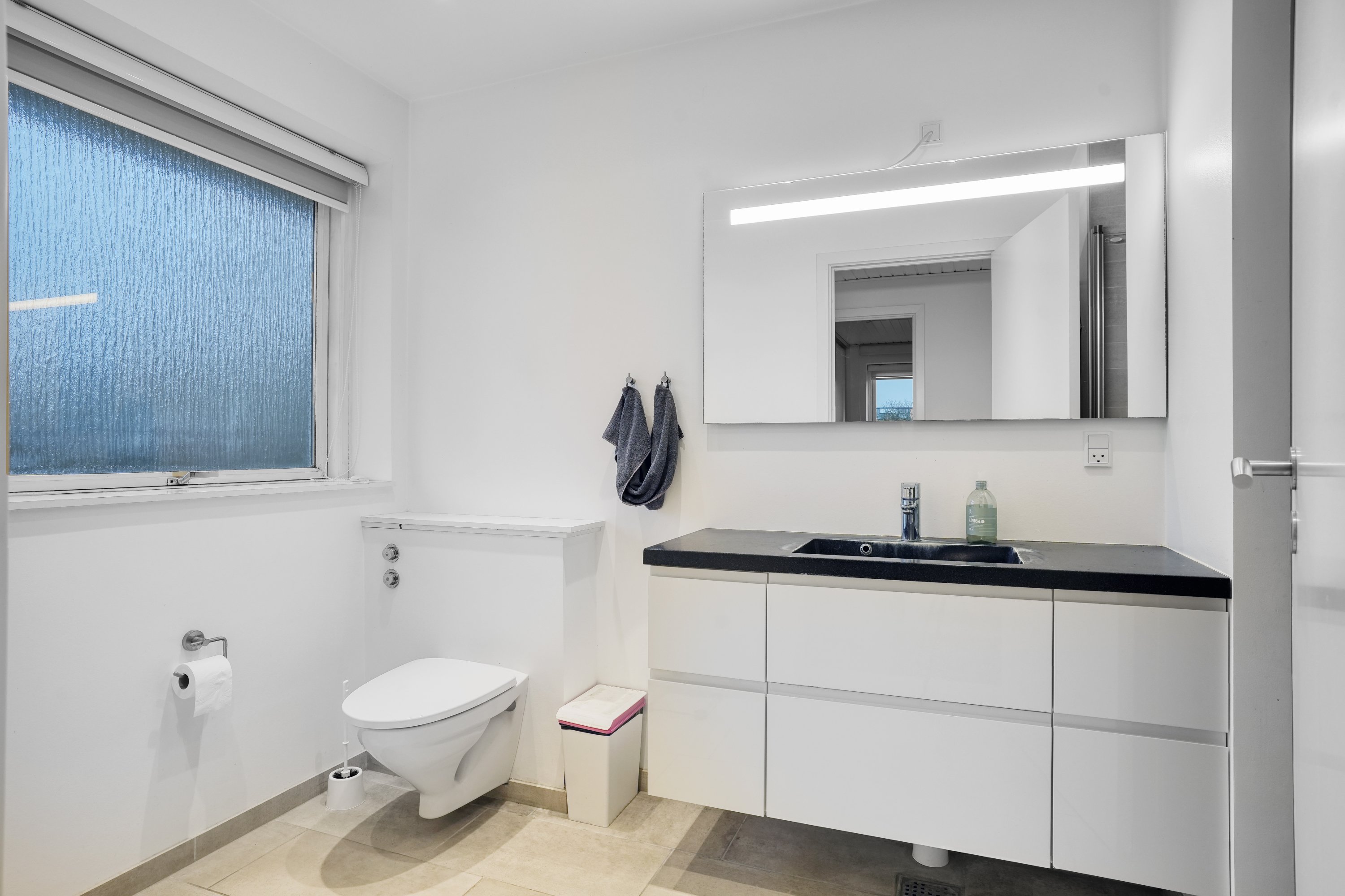 Fremhævet badeværelse billede i fuldskærmstilstand. Billede af Kongsgårds Alle 10, 4300 Holbæk