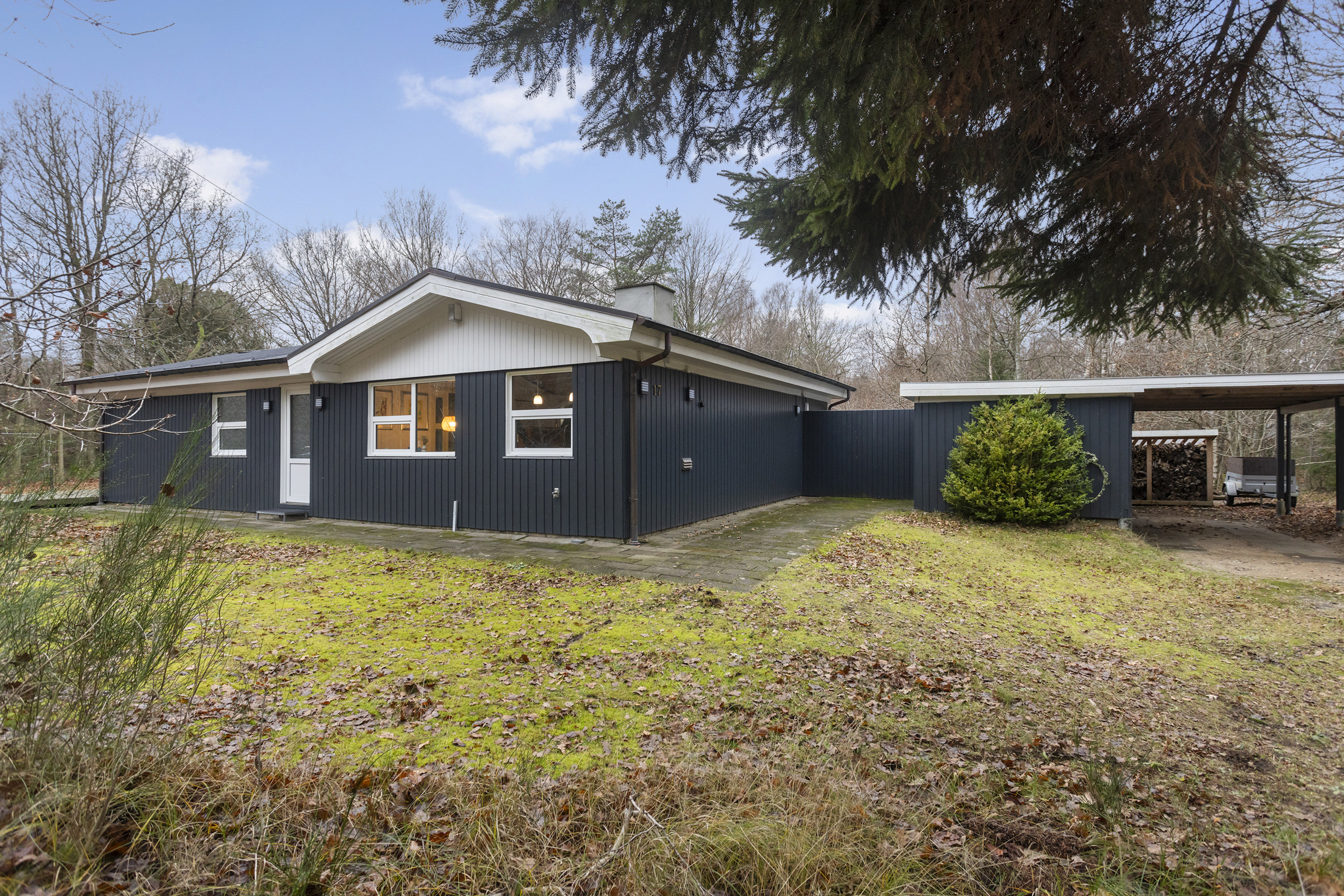 Miniaturebillede 1: facade. Billede af Hjortespringet 17, Lyngså, 9300 Sæby