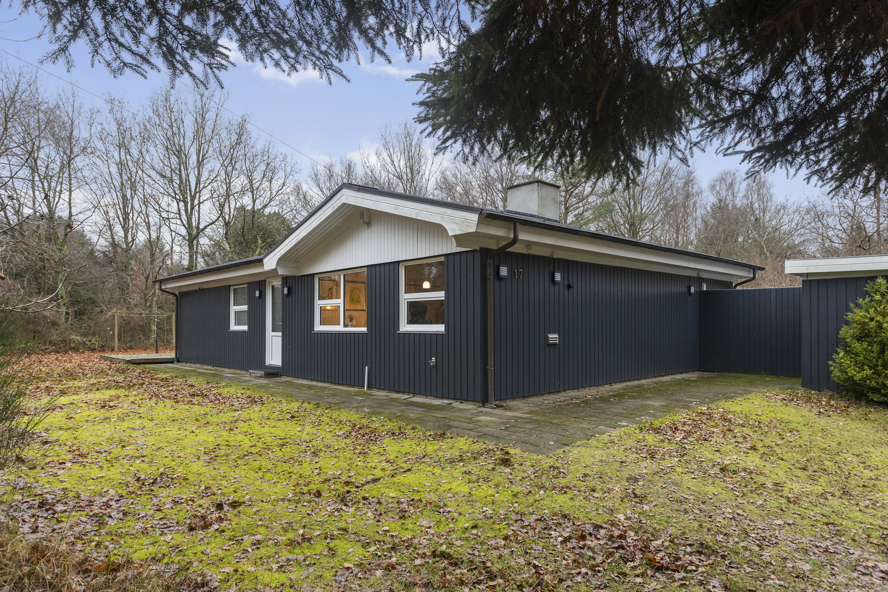 Fremhævet facade billede i fuldskærmstilstand. Billede af Hjortespringet 17, Lyngså, 9300 Sæby