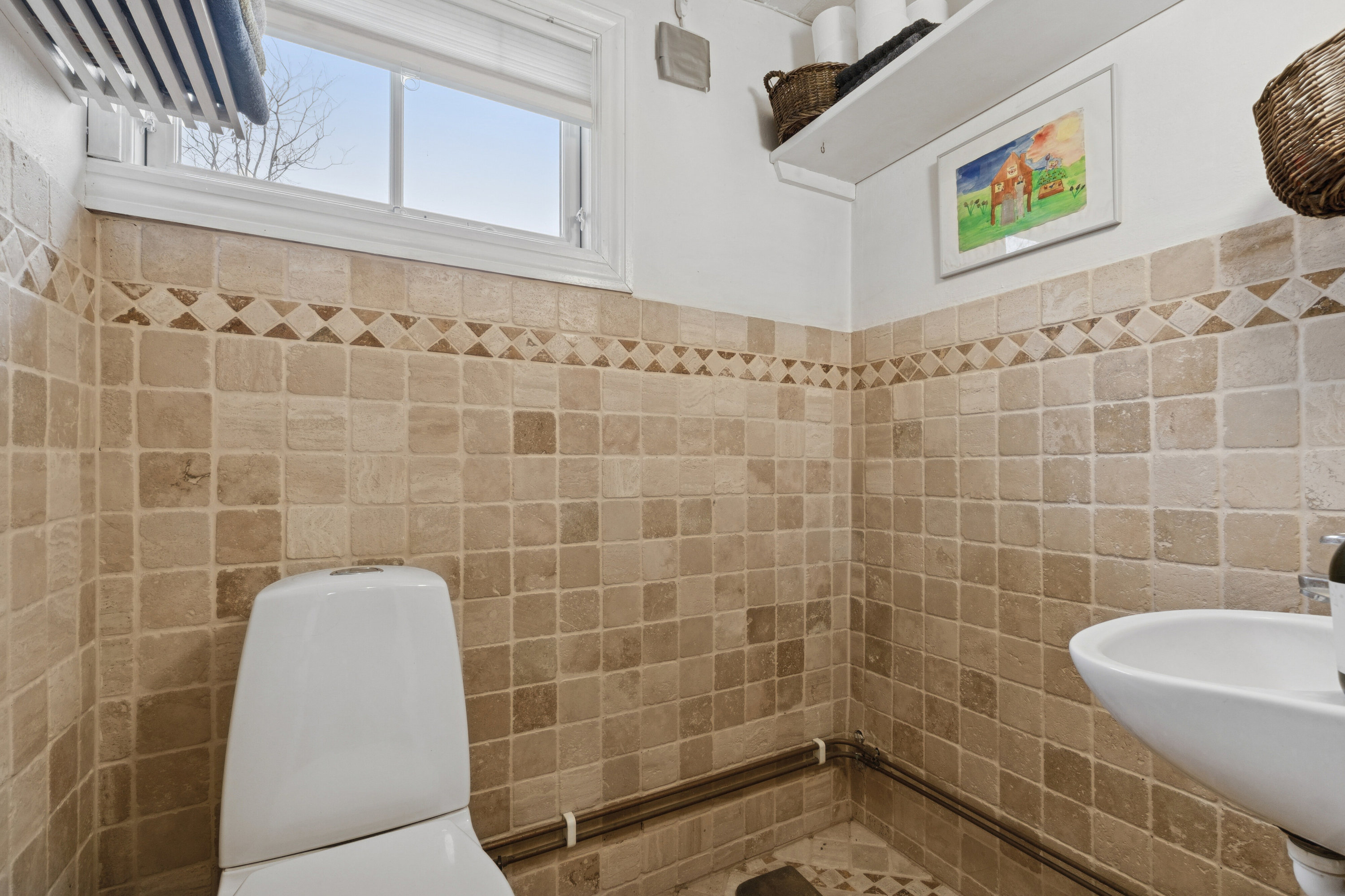 Fremhævet badeværelse billede i fuldskærmstilstand. Billede af Elmevej 3, 3250 Gilleleje