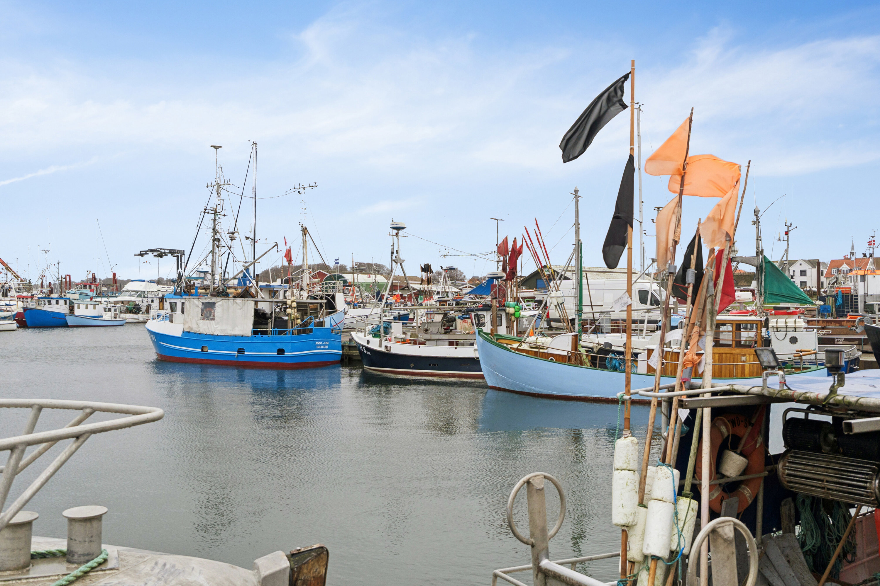 Fremhævet udendørs billede i fuldskærmstilstand. Billede af Elmevej 3, 3250 Gilleleje