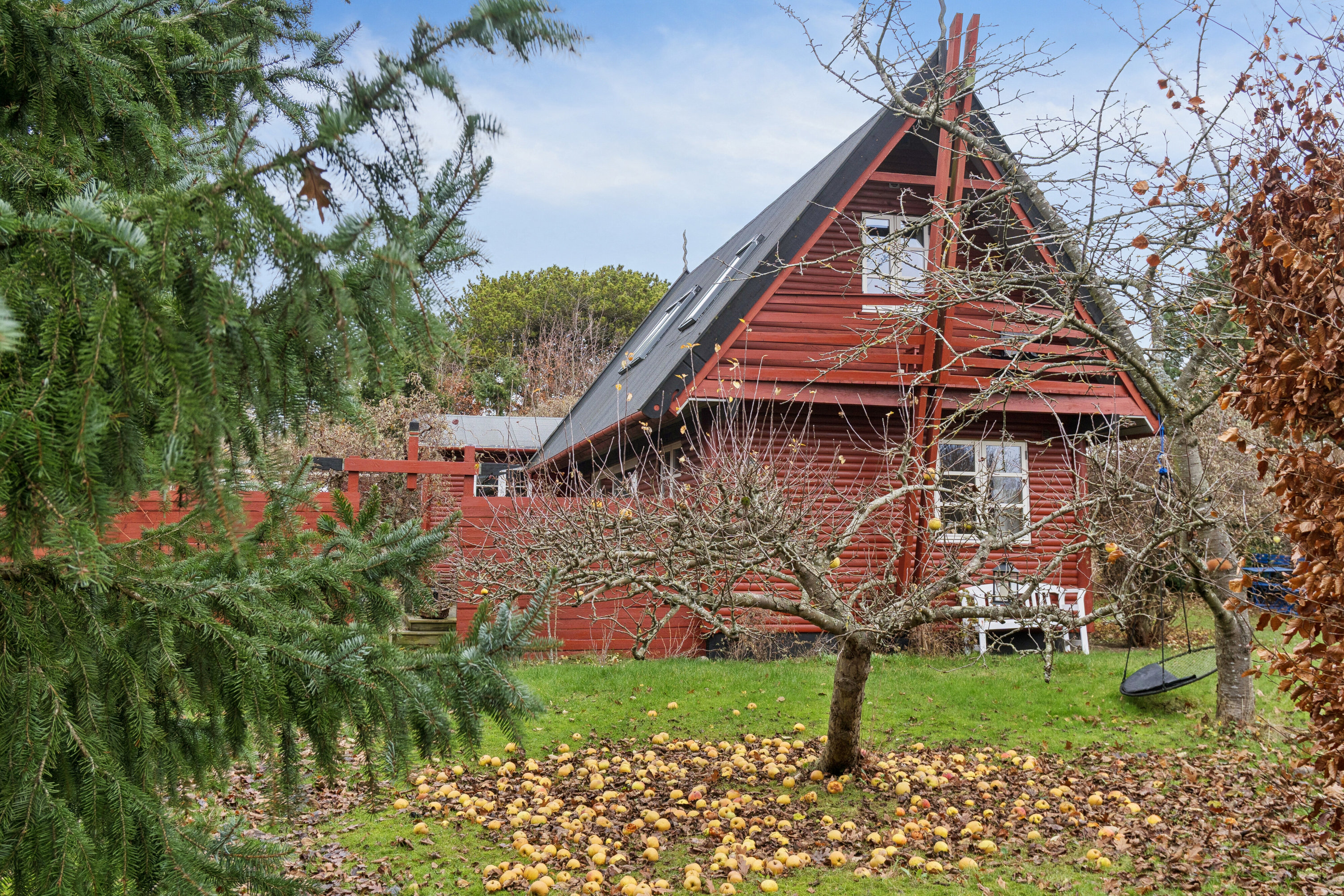 Villa: Set fra vejen på Elmevej 3, 3250 Gilleleje