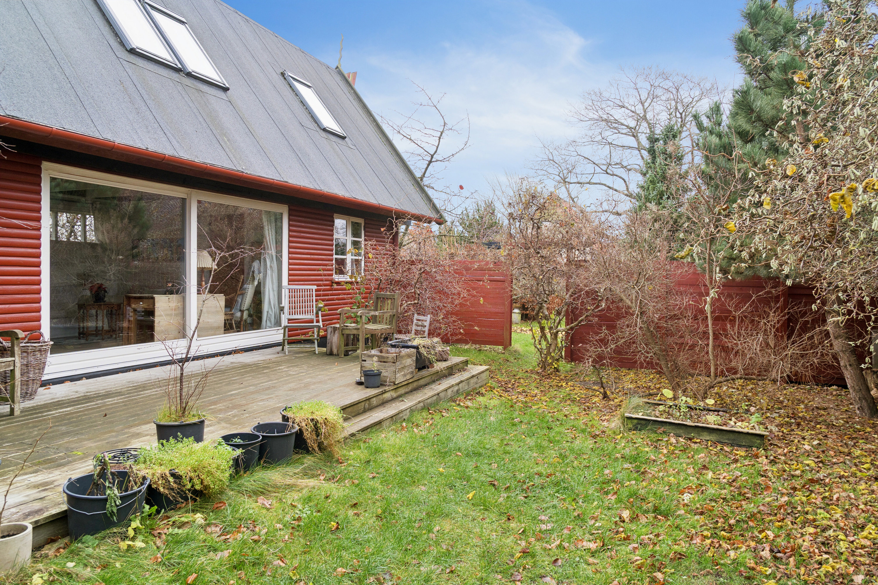 Fremhævet udendørs billede i fuldskærmstilstand. Billede af Elmevej 3, 3250 Gilleleje