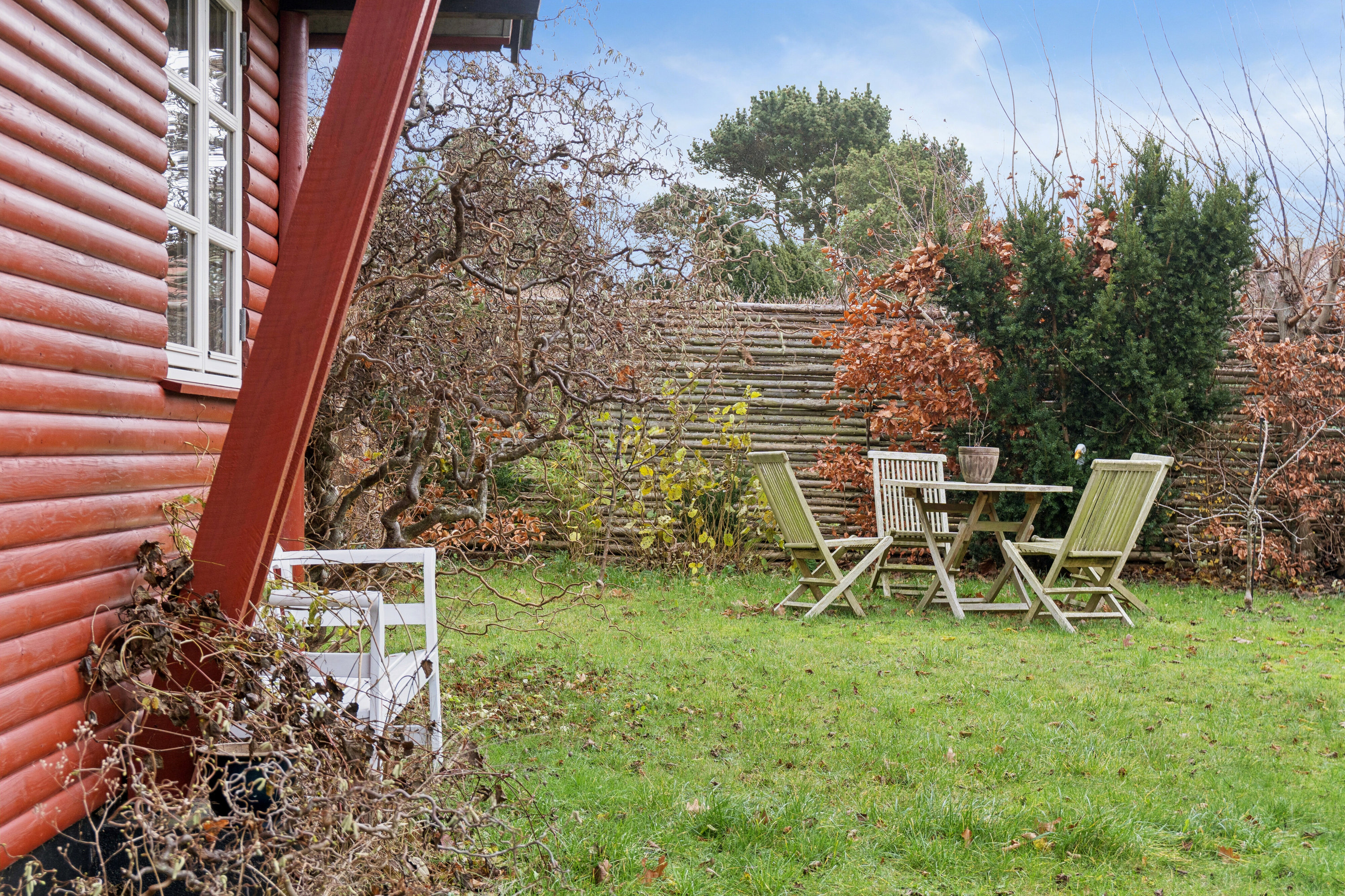 Fremhævet udendørs billede i fuldskærmstilstand. Billede af Elmevej 3, 3250 Gilleleje