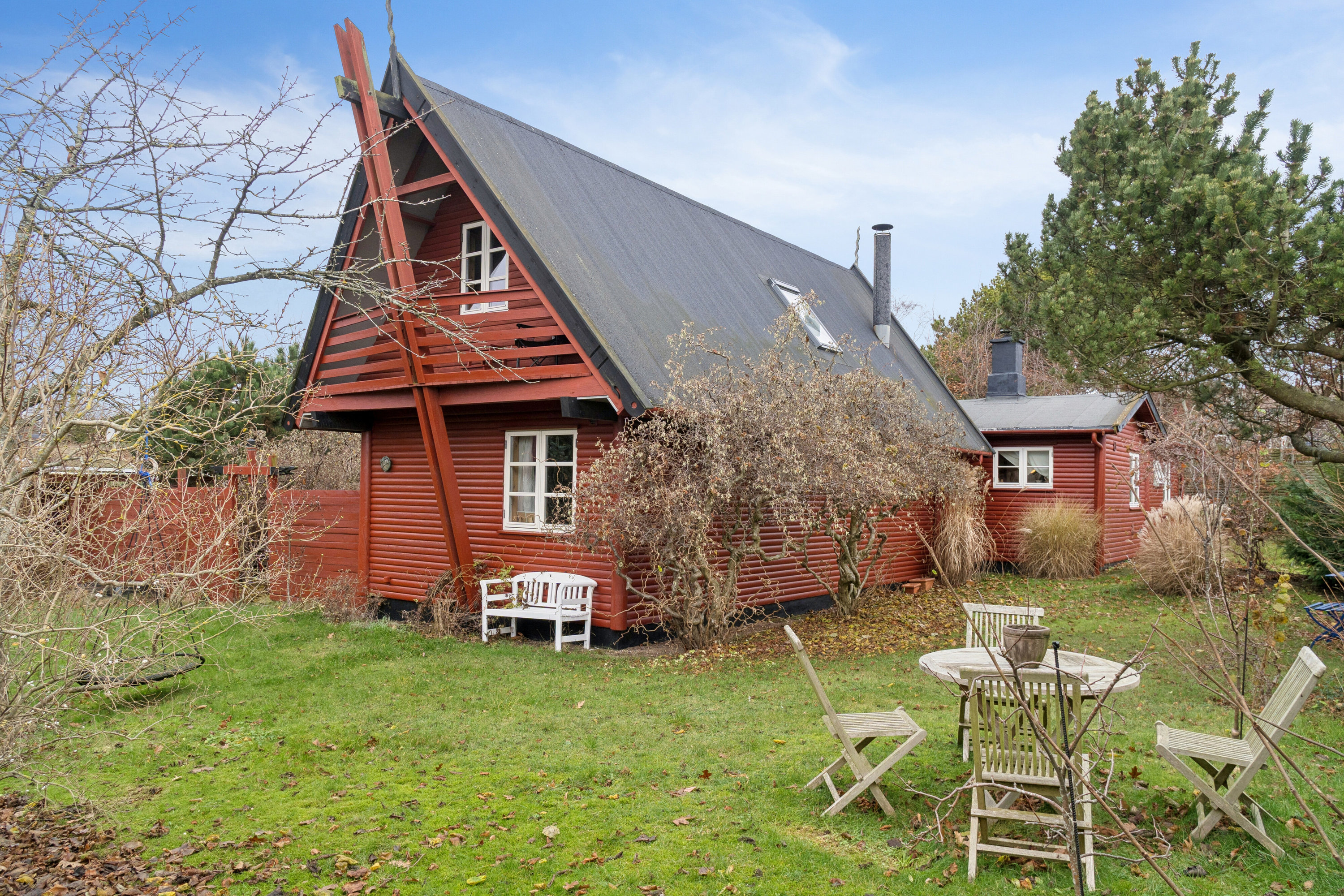 Miniaturebillede 1: set fra vejen. Billede af Elmevej 3, 3250 Gilleleje