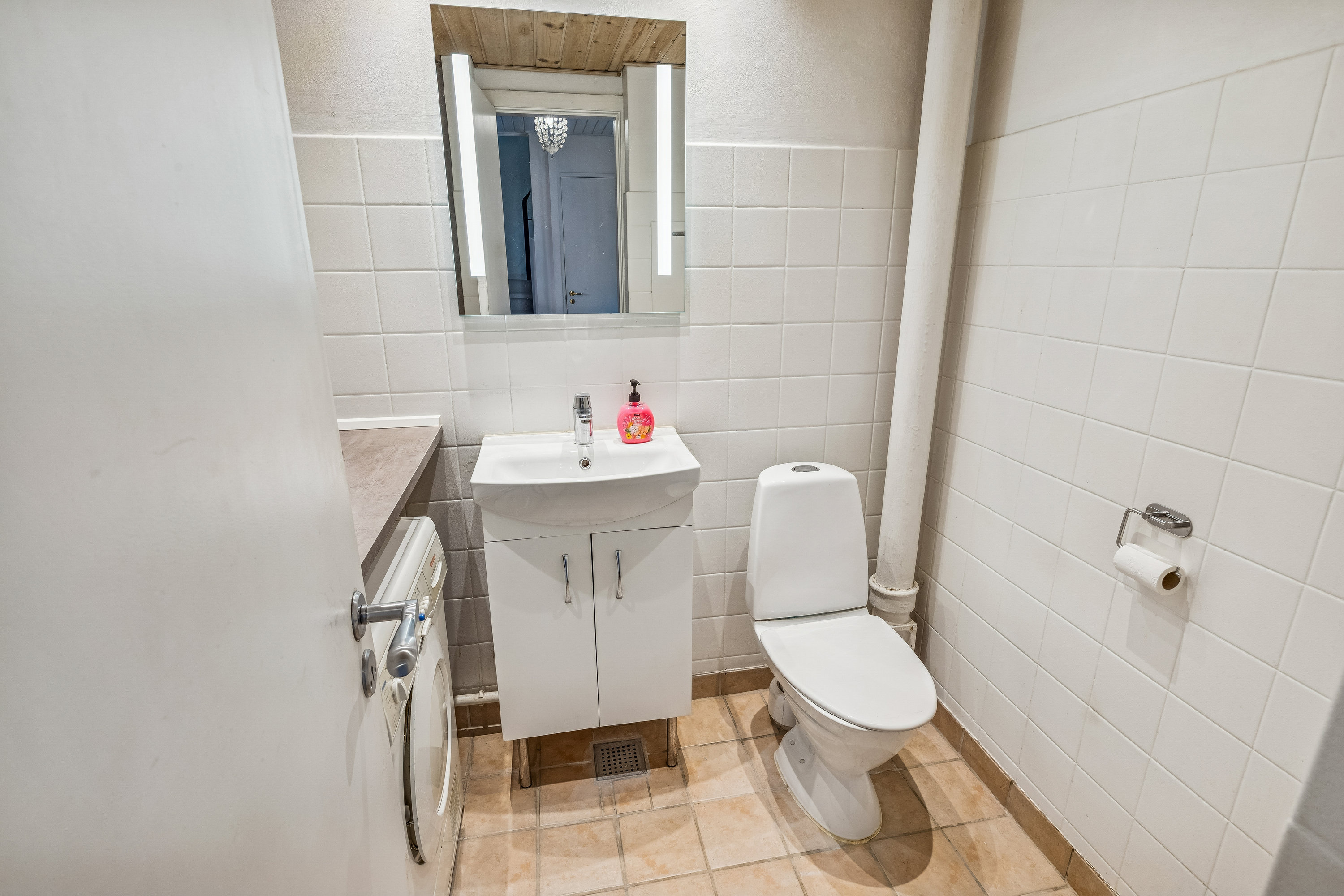 Fremhævet badeværelse billede i fuldskærmstilstand. Billede af Søndertoften 145, 2630 Taastrup