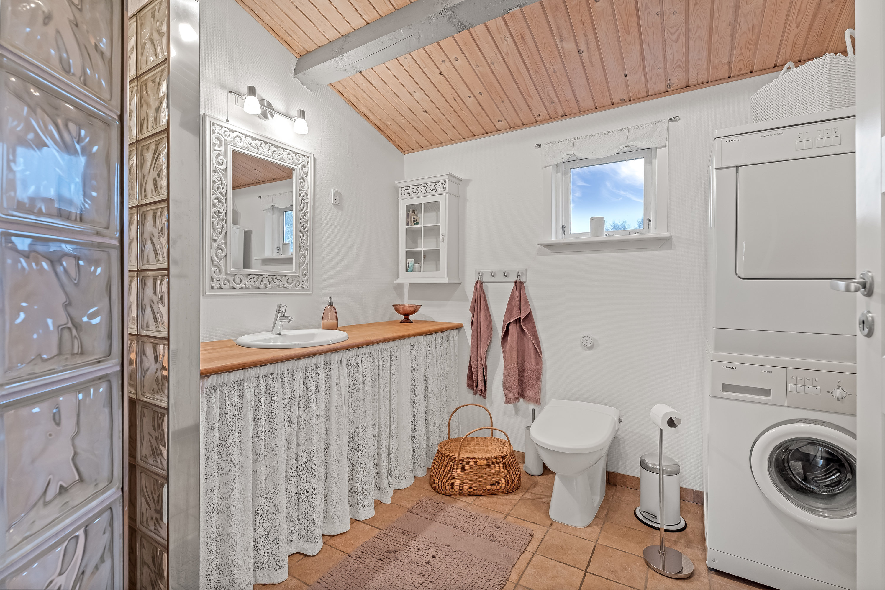 Fremhævet badeværelse billede i fuldskærmstilstand. Billede af Læderstræde 22, Hummingen, 4983 Dannemare