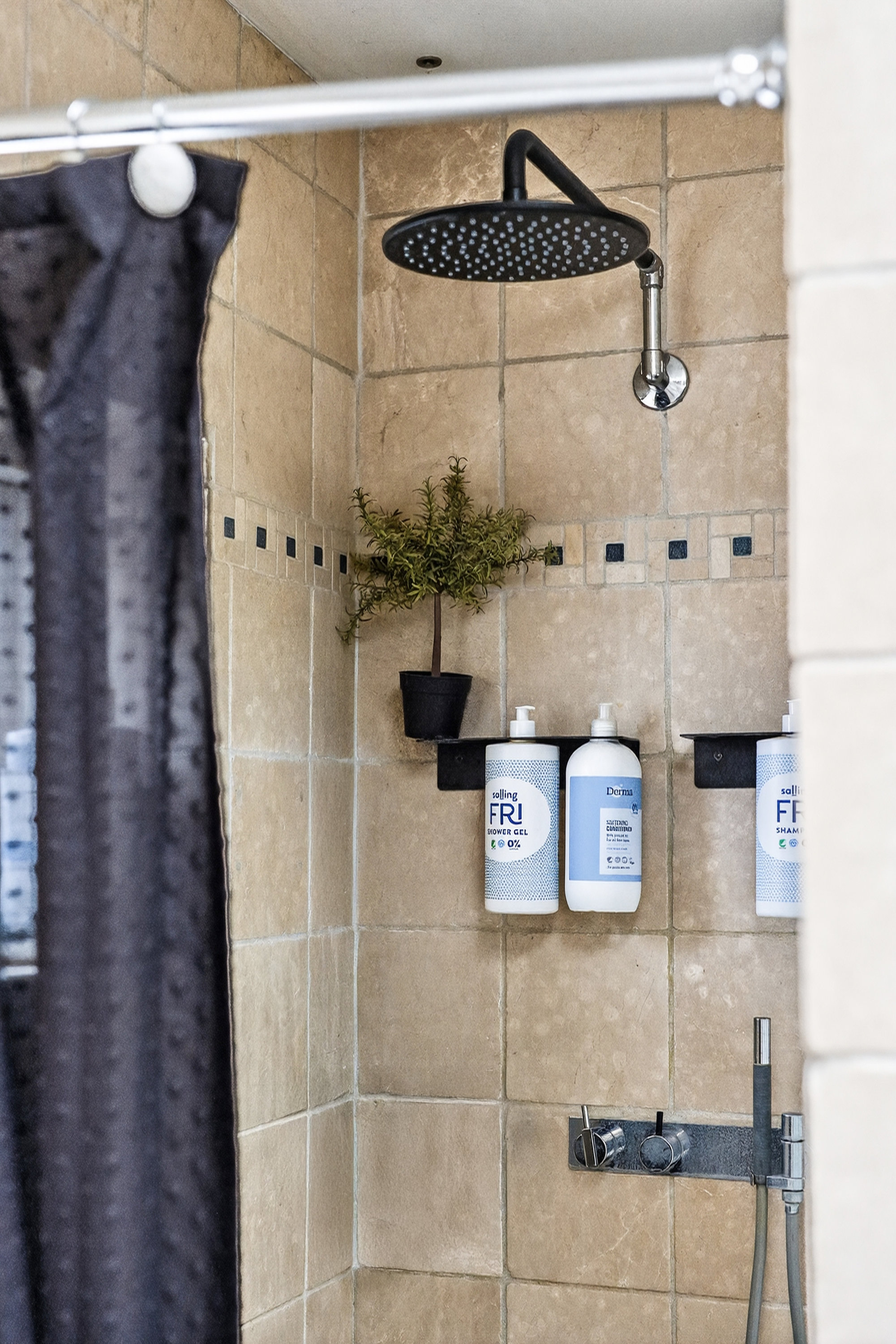 Fremhævet bad billede i fuldskærmstilstand. Billede af Rørkær 31, Smørumnedre, 2765 Smørum