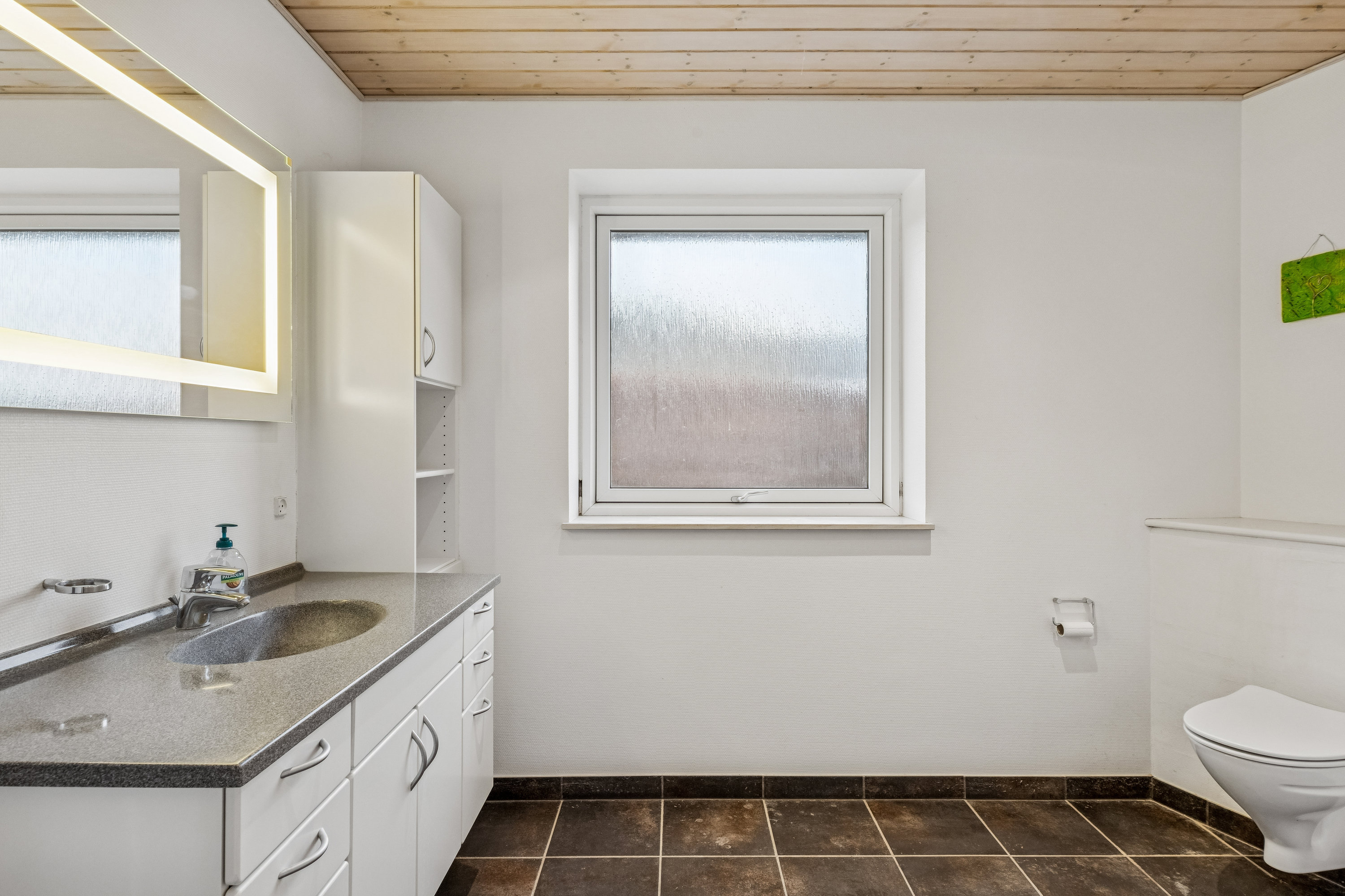 Fremhævet badeværelse billede i fuldskærmstilstand. Billede af Tingholm 32, Guderup, 6430 Nordborg