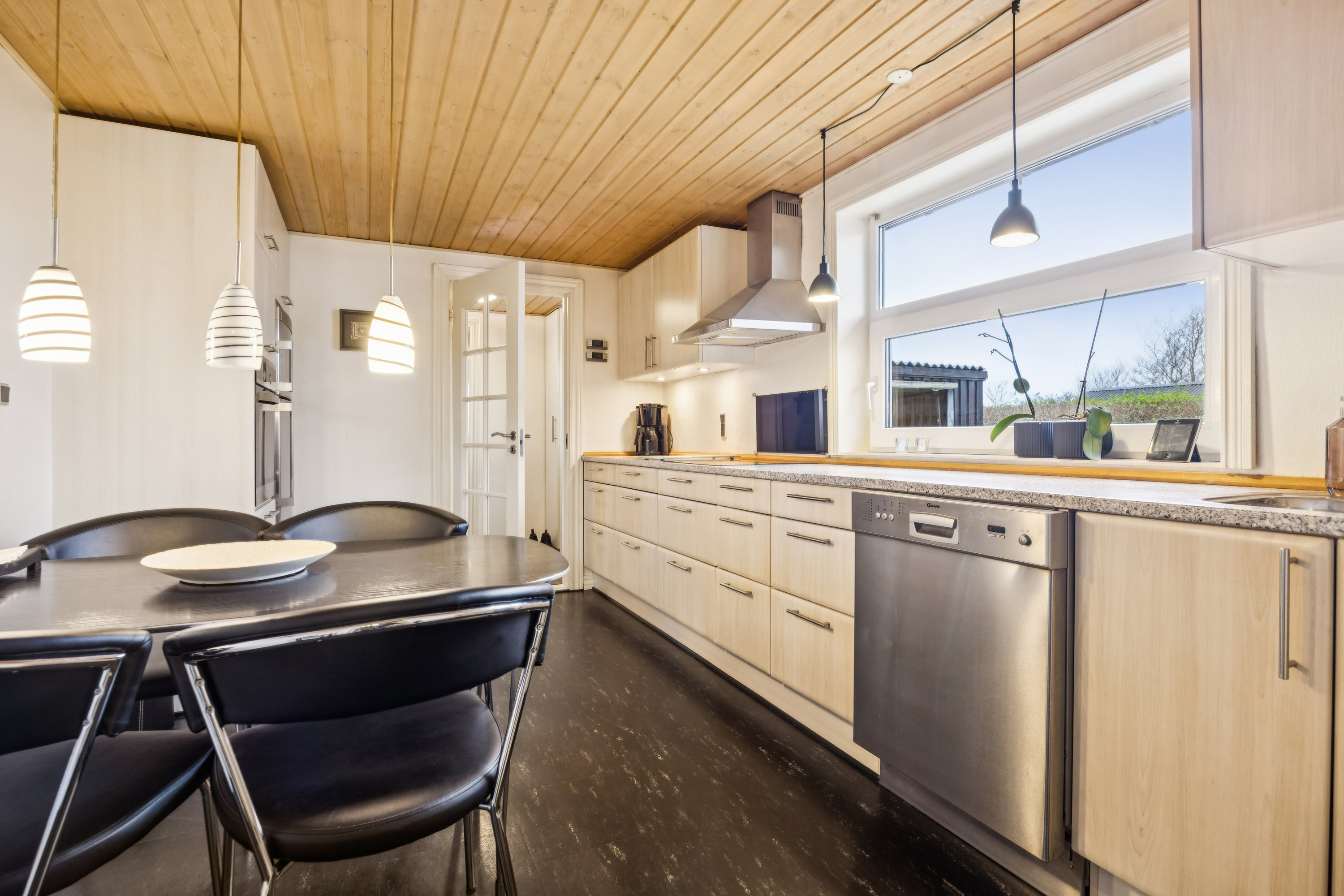 Fremhævet køkken billede i fuldskærmstilstand. Billede af Holmevej 13, Moseby, 9490 Pandrup