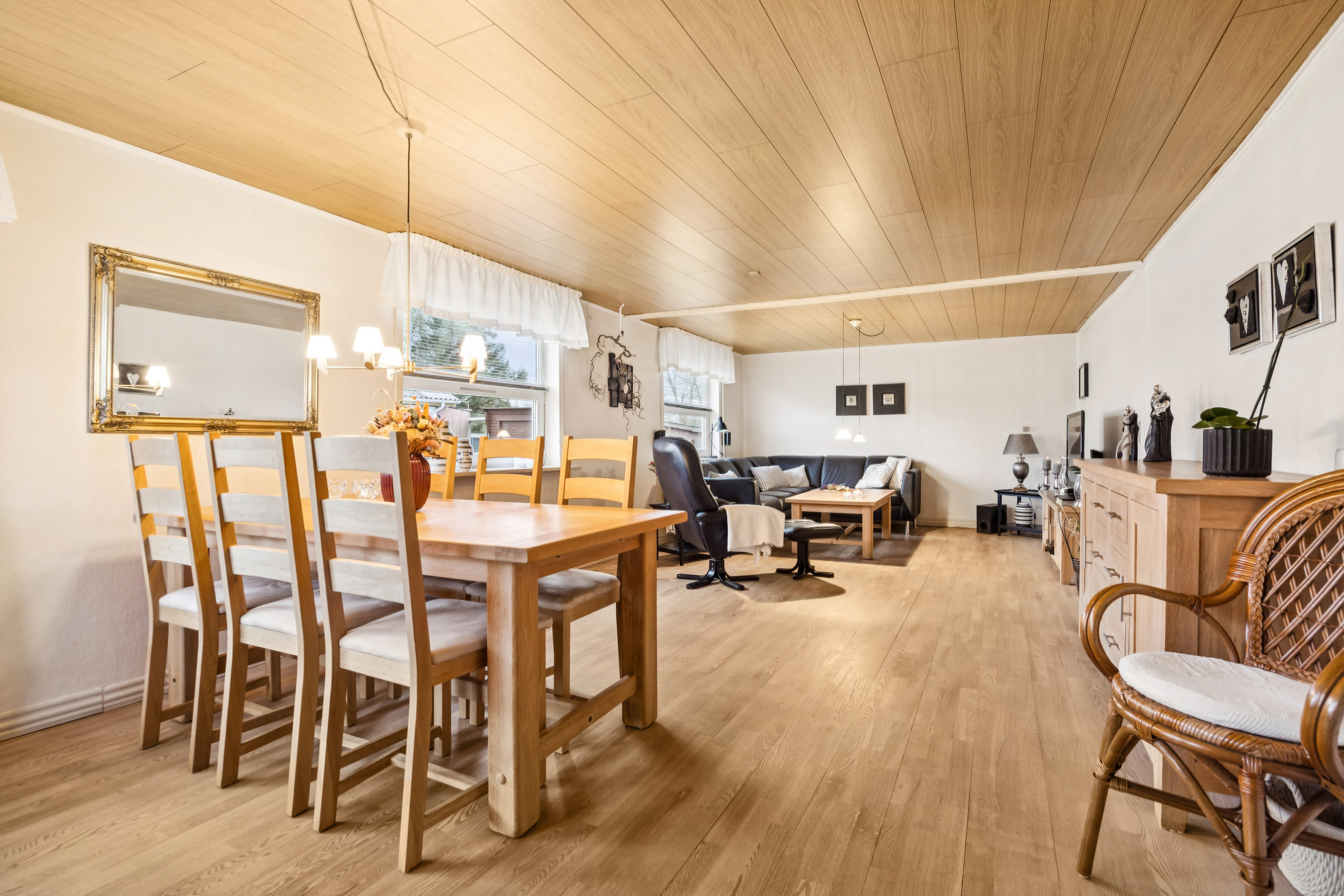 Fremhævet stue billede i fuldskærmstilstand. Billede af Holmevej 13, Moseby, 9490 Pandrup