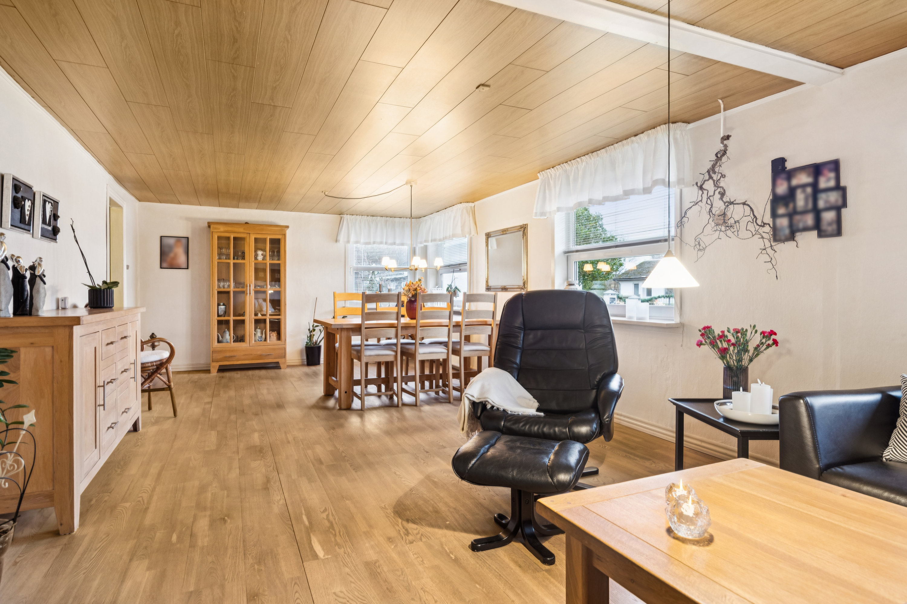 Fremhævet stue billede i fuldskærmstilstand. Billede af Holmevej 13, Moseby, 9490 Pandrup