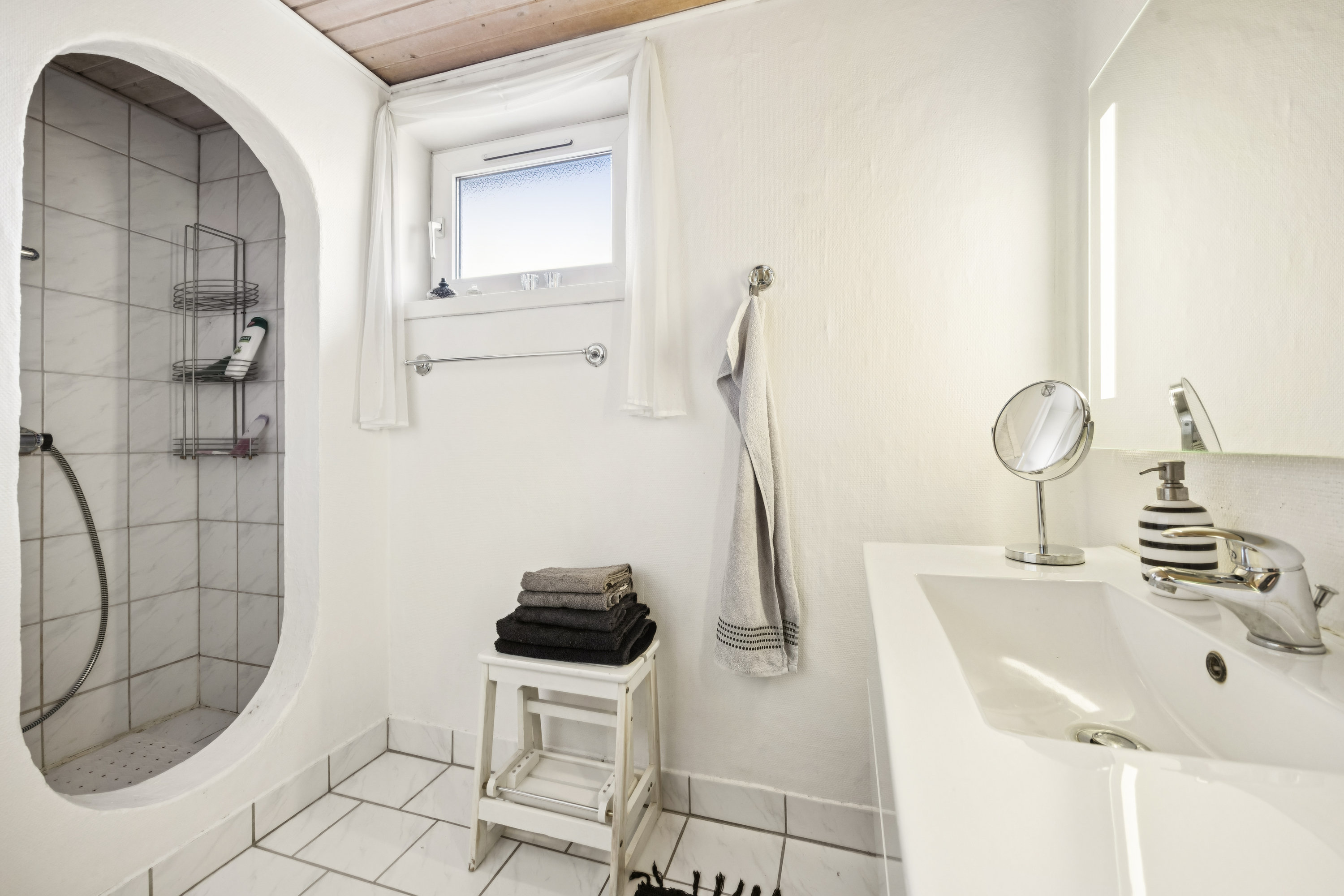 Fremhævet badeværelse billede i fuldskærmstilstand. Billede af Holmevej 13, Moseby, 9490 Pandrup