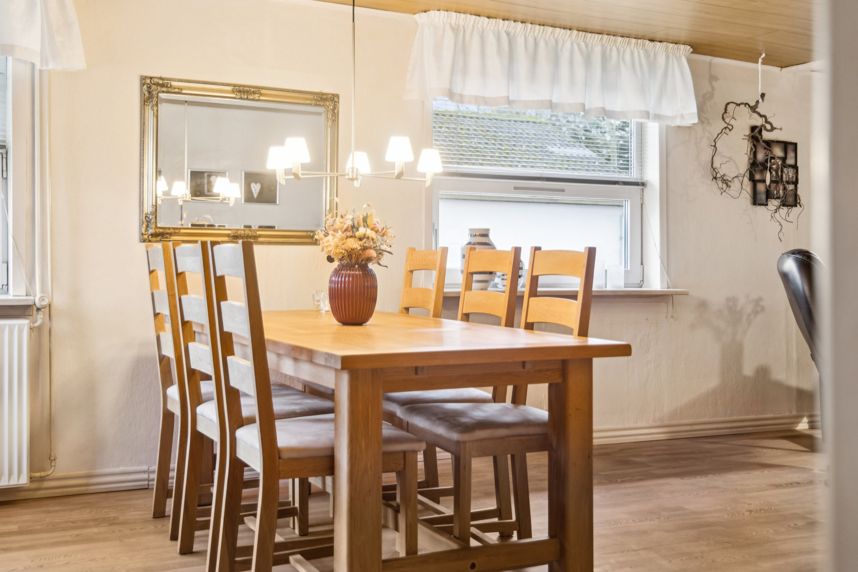 Fremhævet spisestue billede i fuldskærmstilstand. Billede af Holmevej 13, Moseby, 9490 Pandrup