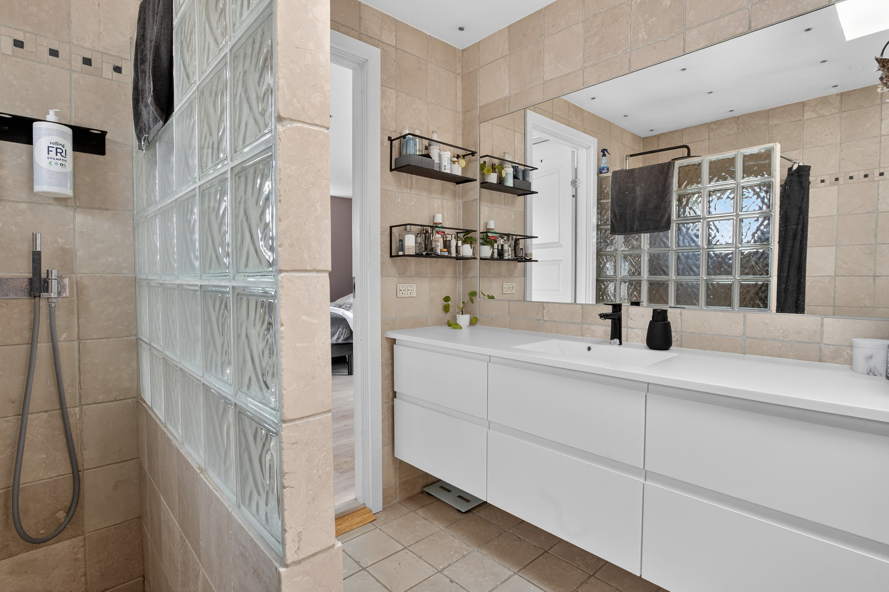 Fremhævet bad / toilet billede i fuldskærmstilstand. Billede af Rørkær 31, Smørumnedre, 2765 Smørum