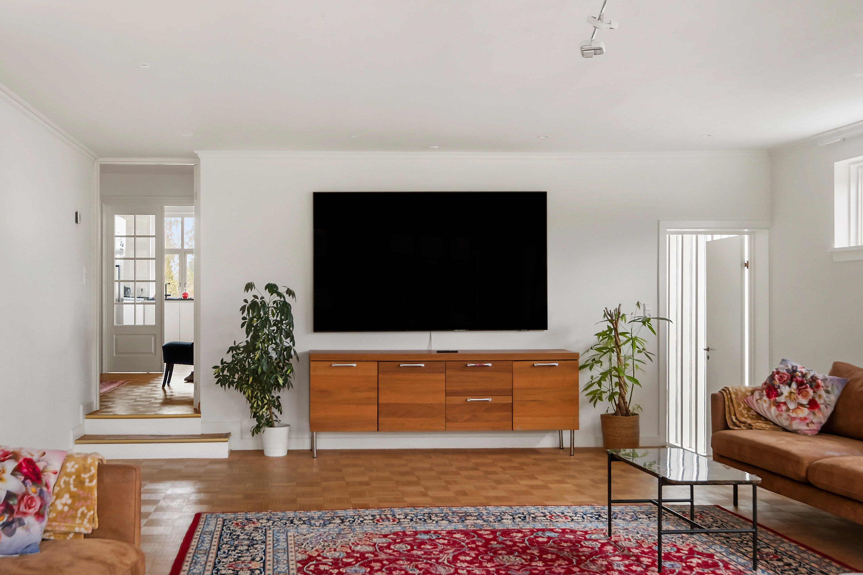 Fremhævet stue billede i fuldskærmstilstand. Billede af Birkerød Kongevej 89, 3460 Birkerød