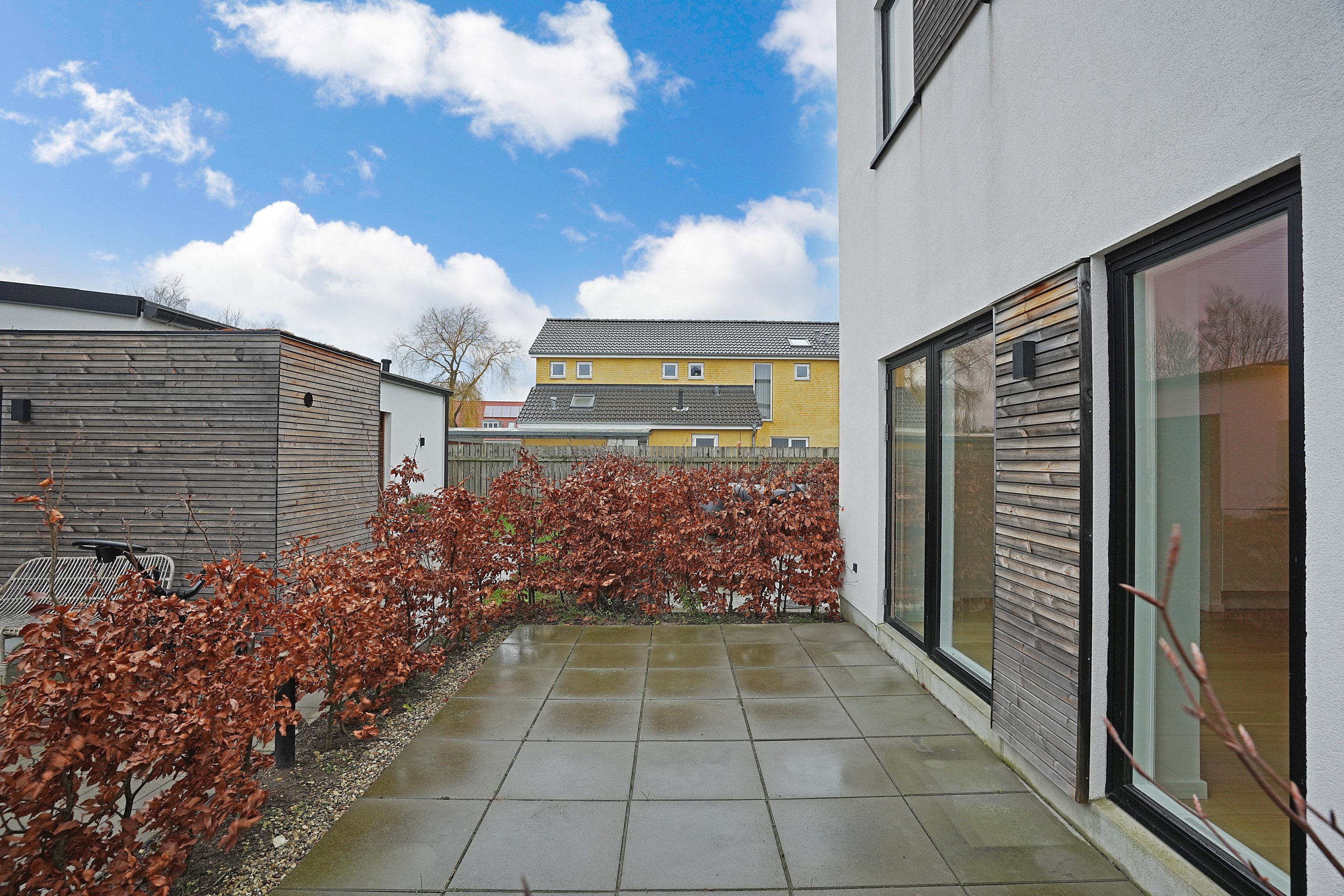 Fremhævet terrasse billede i fuldskærmstilstand. Billede af Nyvej 2B, 3050 Humlebæk