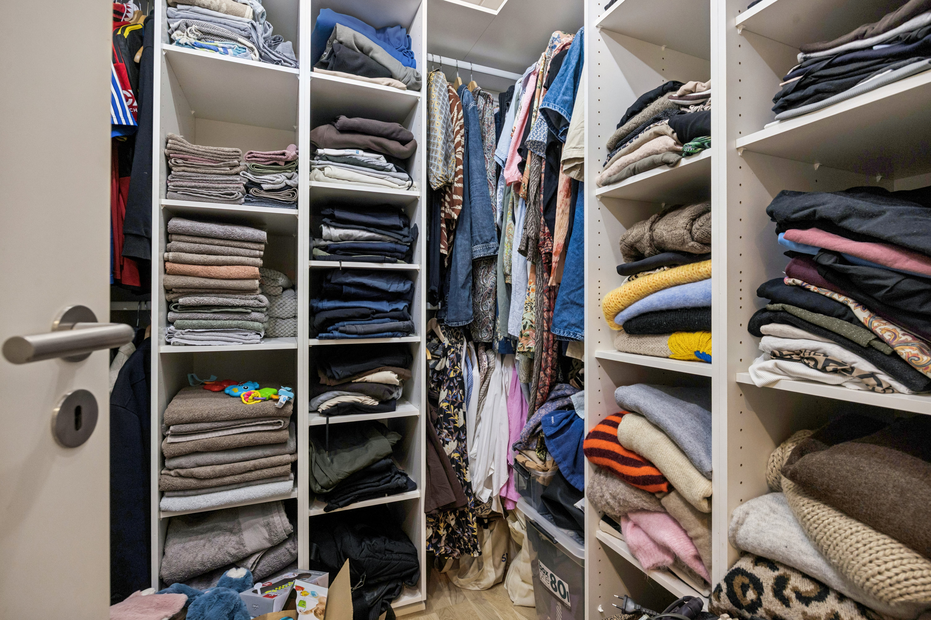 Fremhævet walkin closet billede i fuldskærmstilstand. Billede af Skovparken 1, 9440 Aabybro