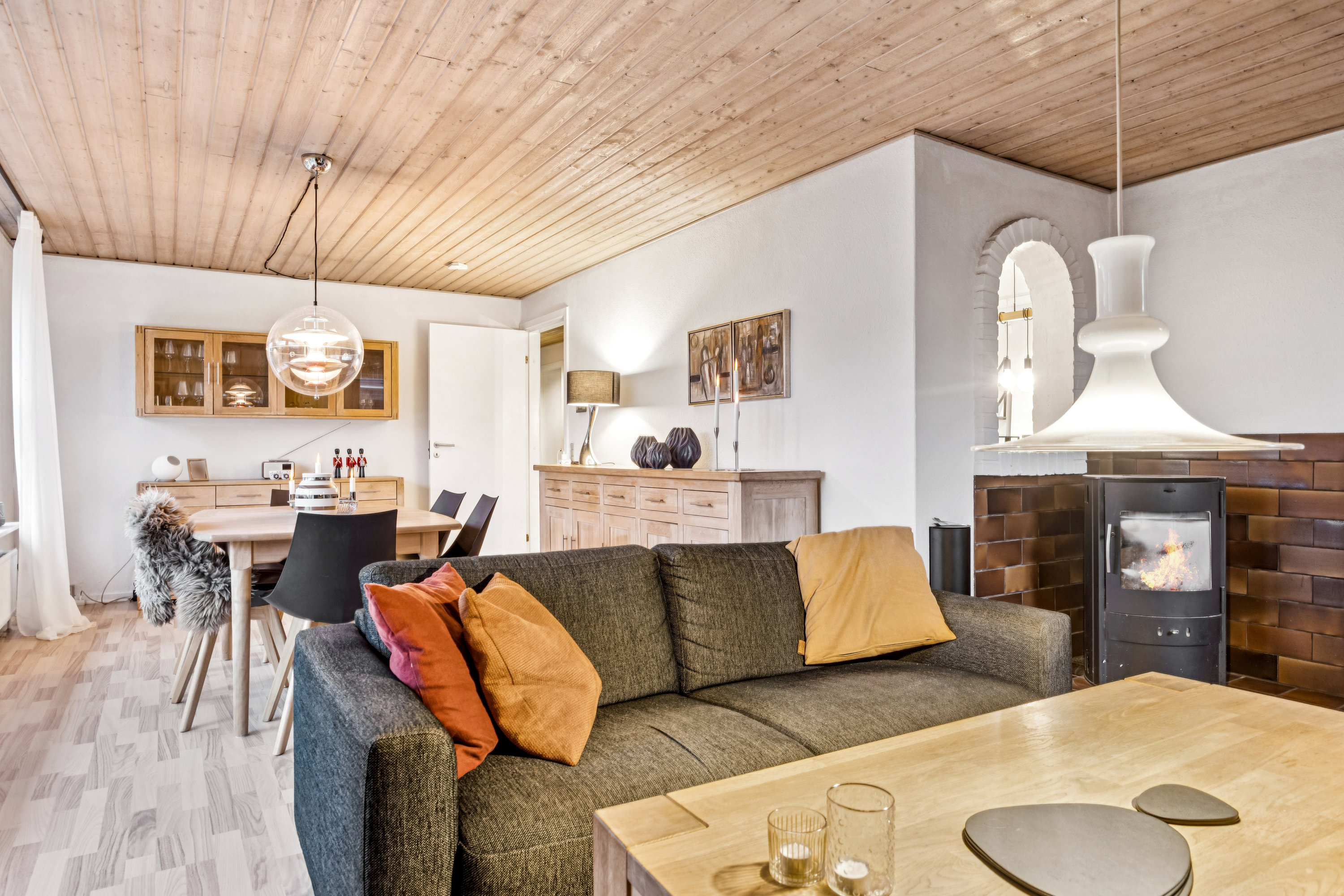 Fremhævet stue billede i fuldskærmstilstand. Billede af Havremarken 6, 9490 Pandrup