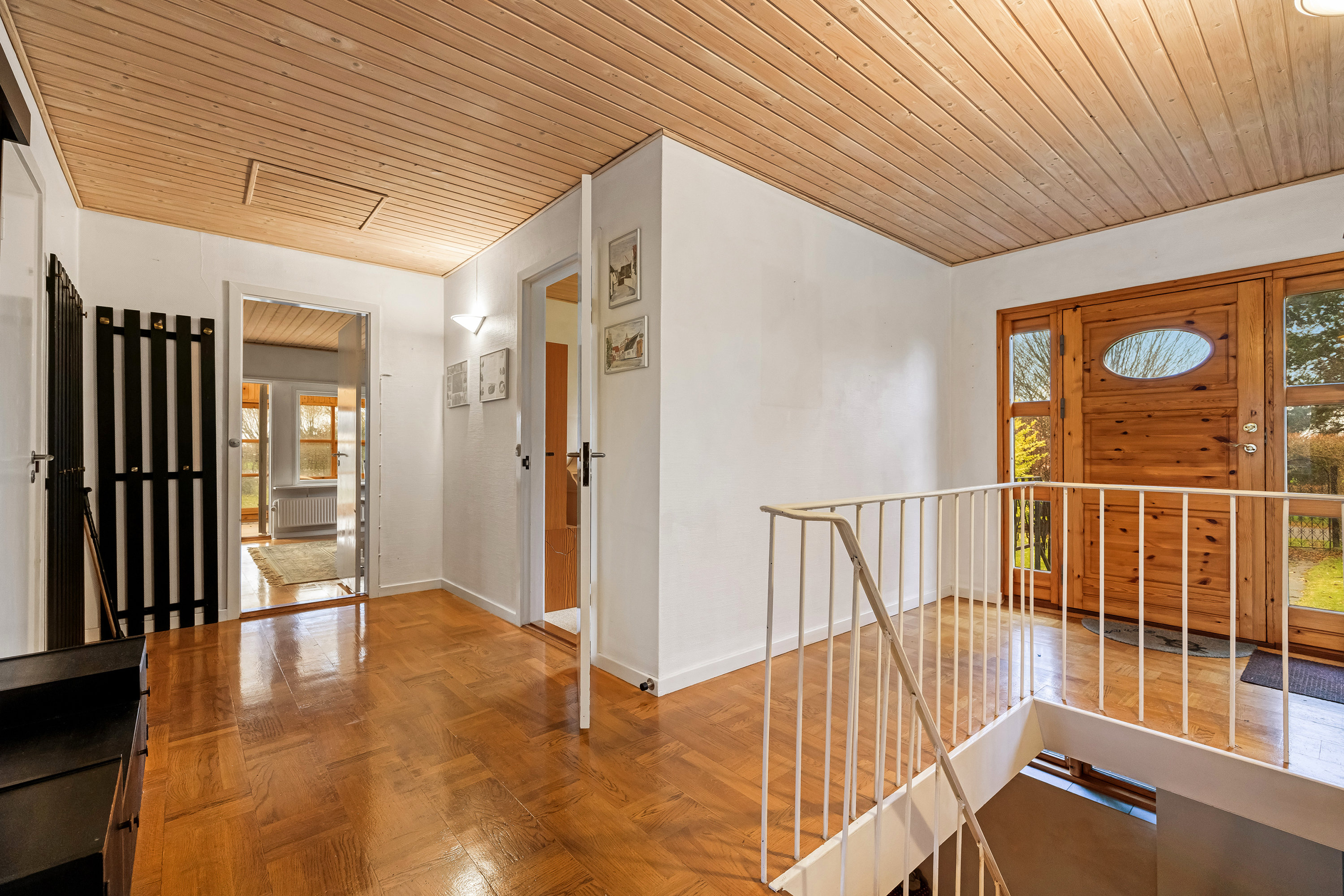 Fremhævet entré billede i fuldskærmstilstand. Billede af Rostgårdsvej 15, 3250 Gilleleje