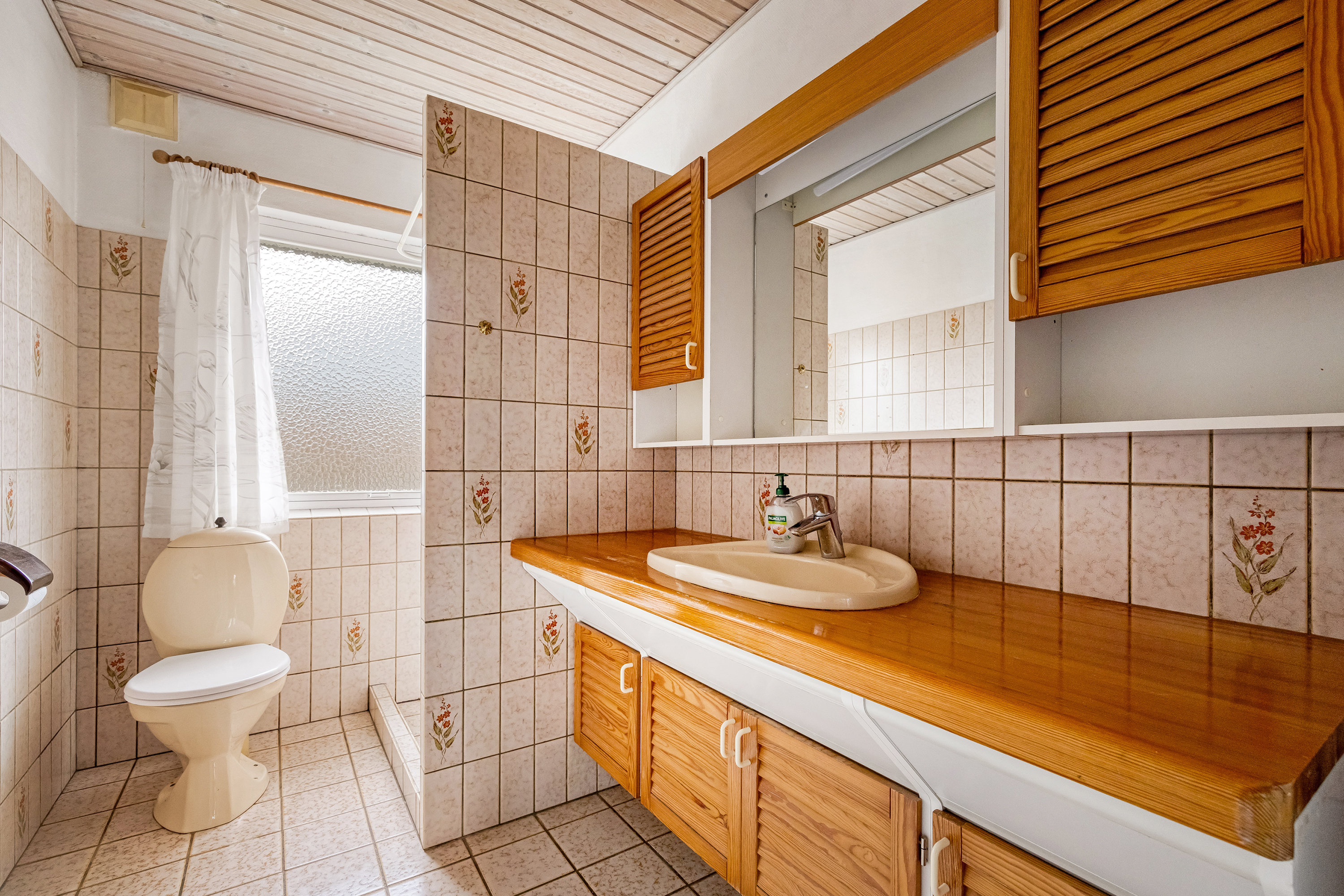 Fremhævet badeværelse billede i fuldskærmstilstand. Billede af Rostgårdsvej 15, 3250 Gilleleje