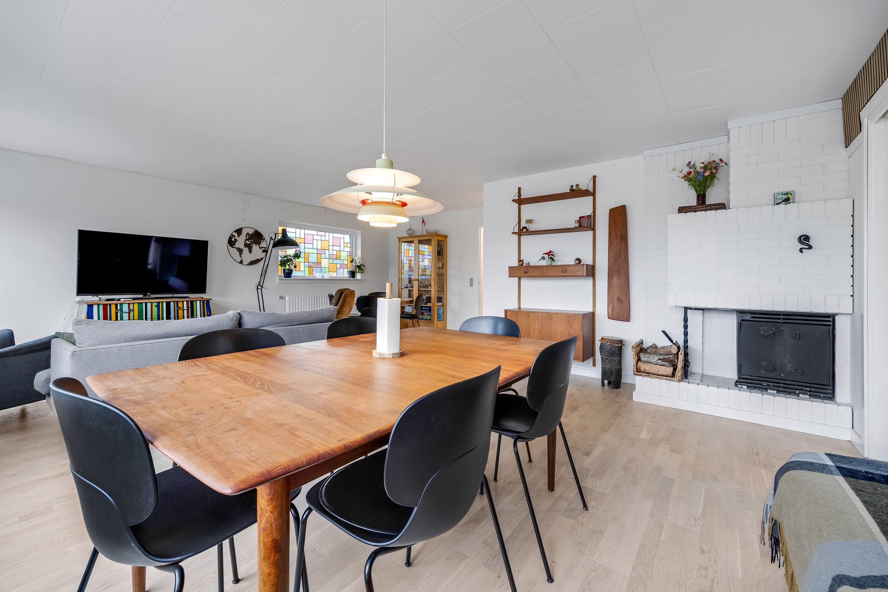 Fremhævet stue billede i fuldskærmstilstand. Billede af Ranunkelvej 13, 3600 Frederikssund