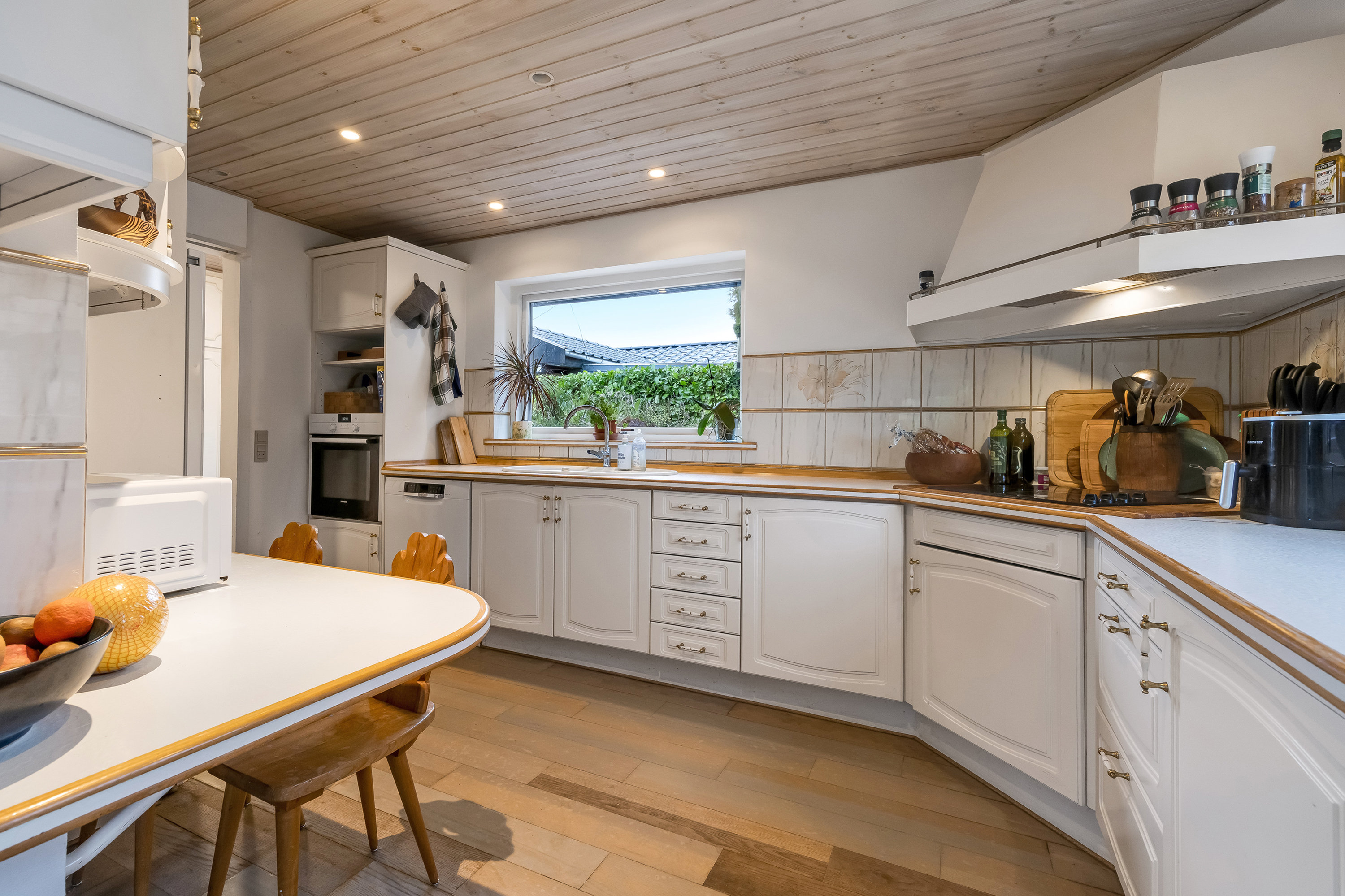 Fremhævet køkken billede i fuldskærmstilstand. Billede af Ranunkelvej 13, 3600 Frederikssund