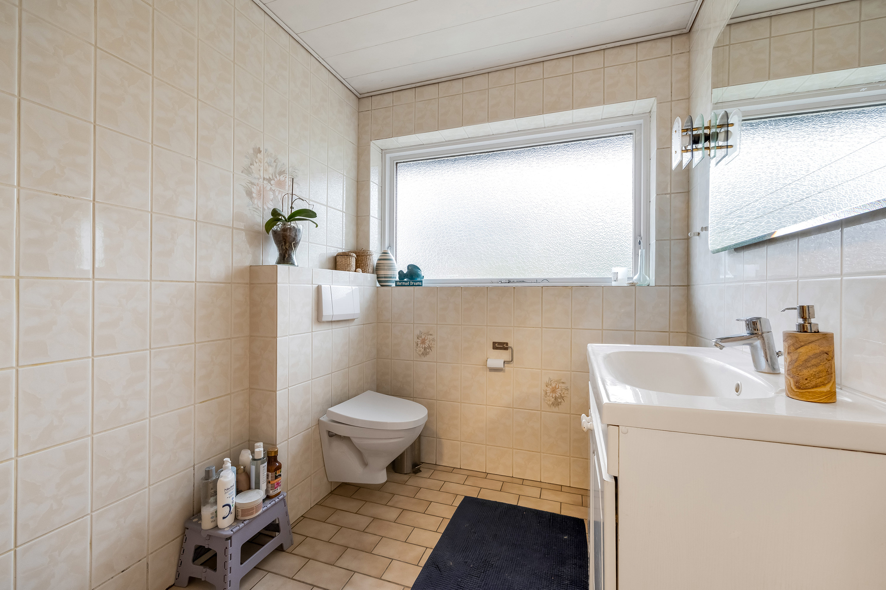 Fremhævet badeværelse billede i fuldskærmstilstand. Billede af Ranunkelvej 13, 3600 Frederikssund