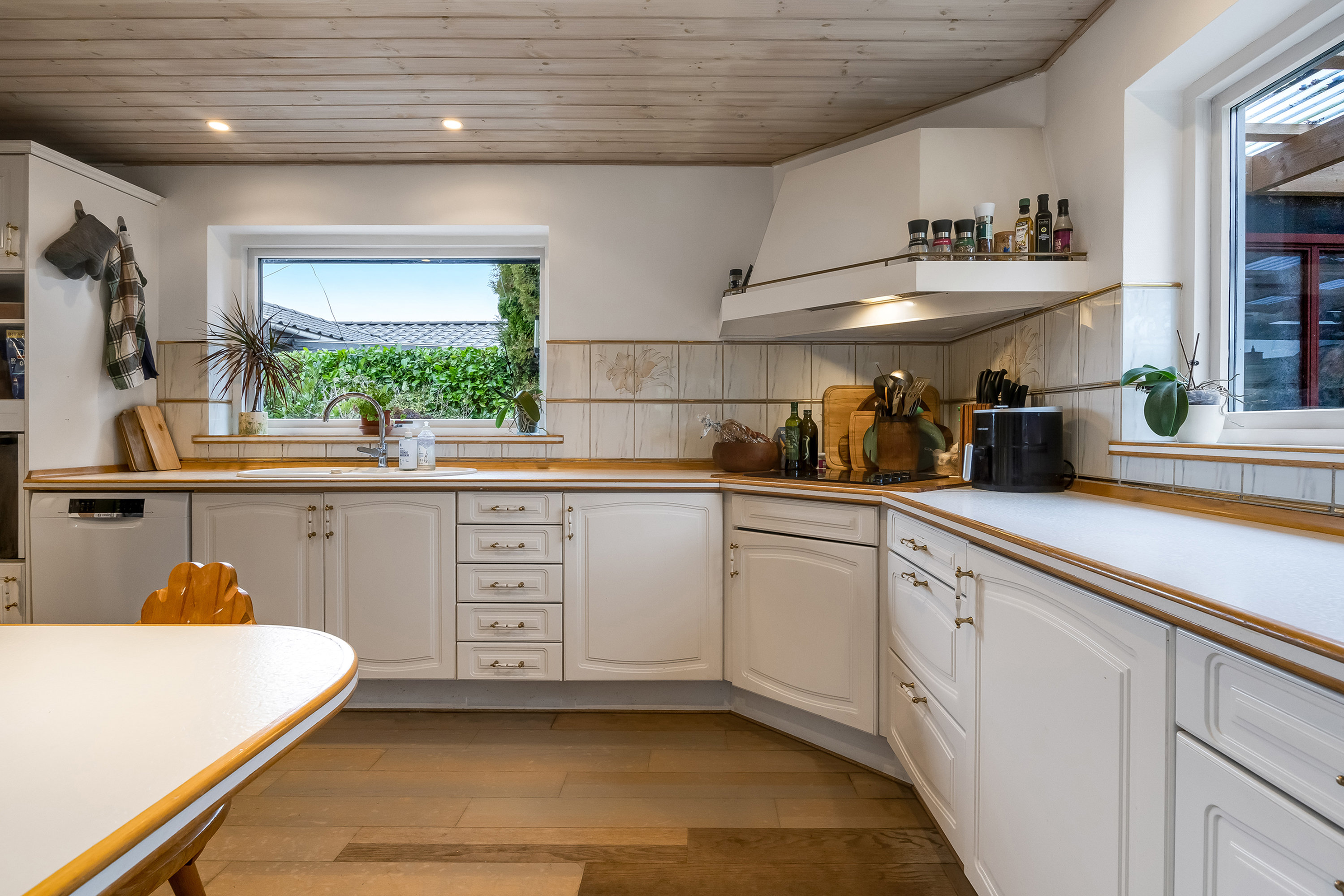 Fremhævet køkken billede i fuldskærmstilstand. Billede af Ranunkelvej 13, 3600 Frederikssund