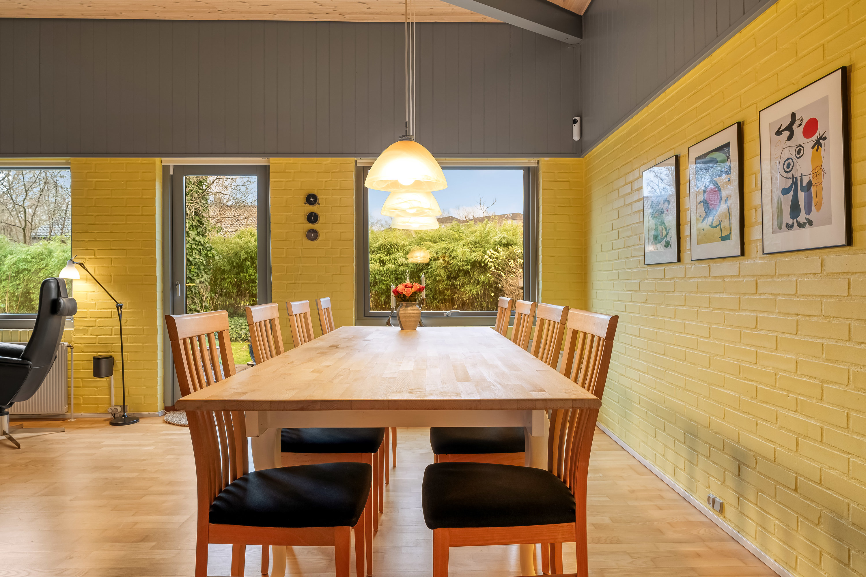 Fremhævet stue billede i fuldskærmstilstand. Billede af Hjortespringet 1, 3400 Hillerød