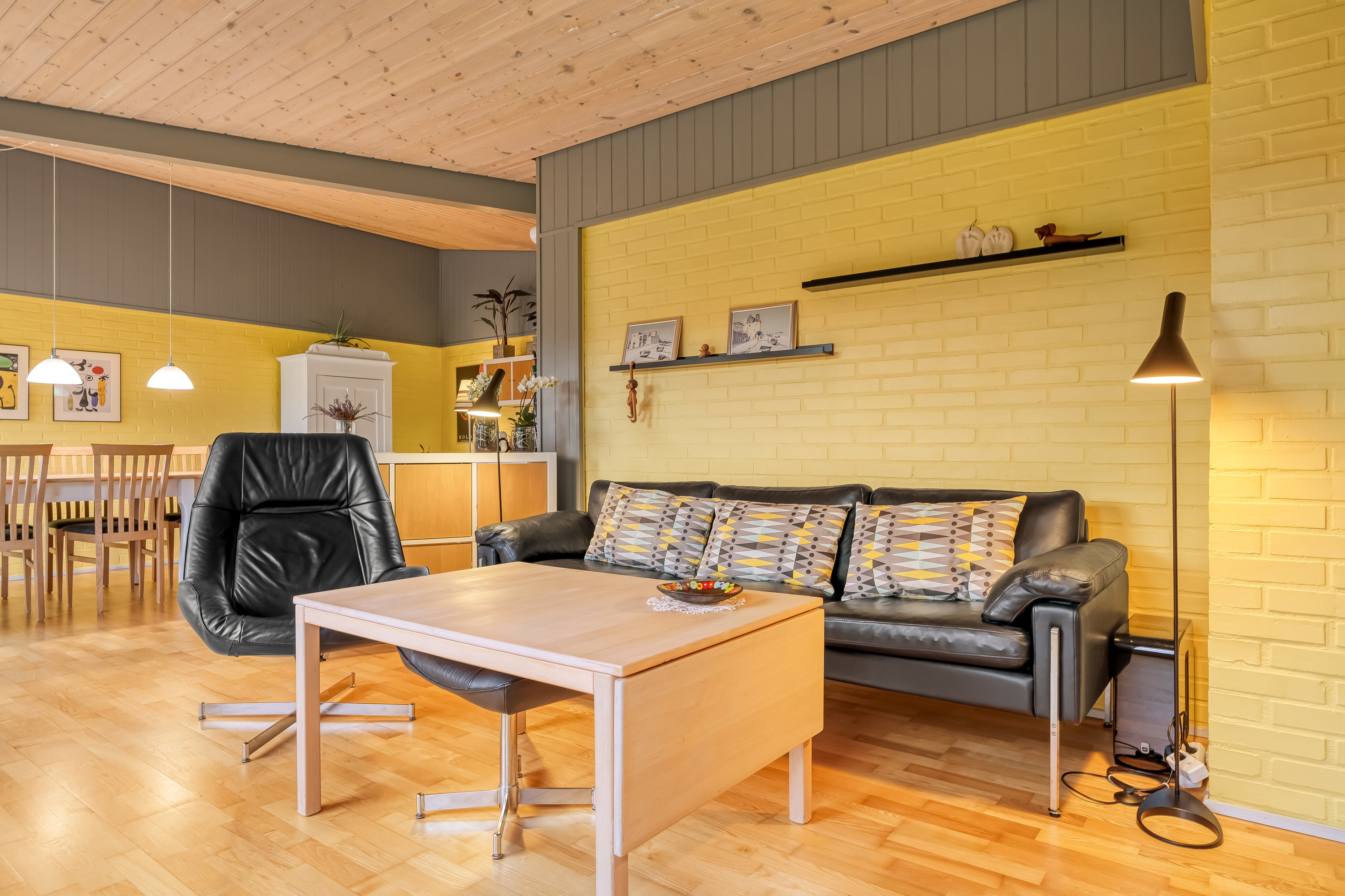 Fremhævet stue billede i fuldskærmstilstand. Billede af Hjortespringet 1, 3400 Hillerød