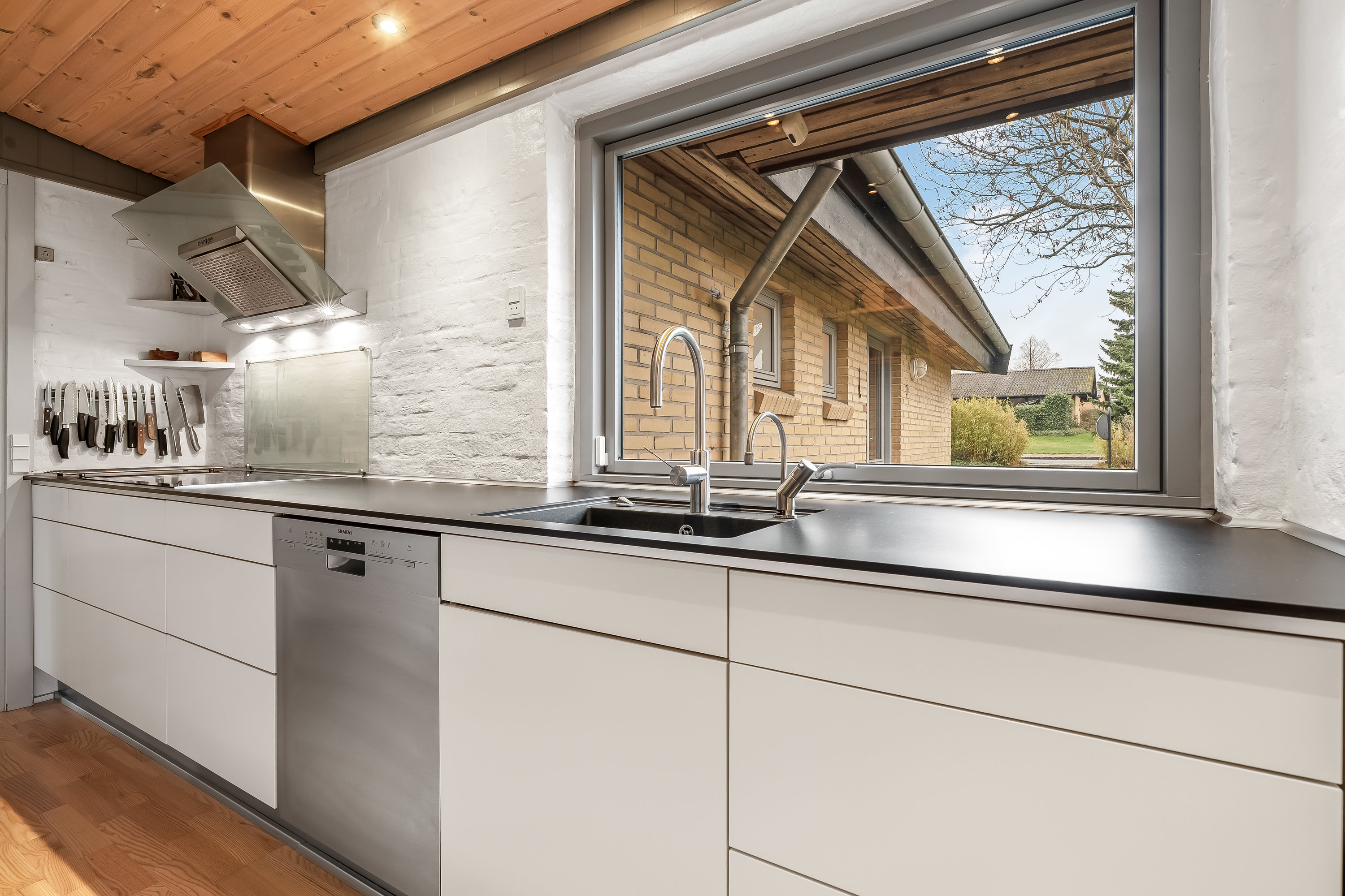 Fremhævet køkken billede i fuldskærmstilstand. Billede af Hjortespringet 1, 3400 Hillerød