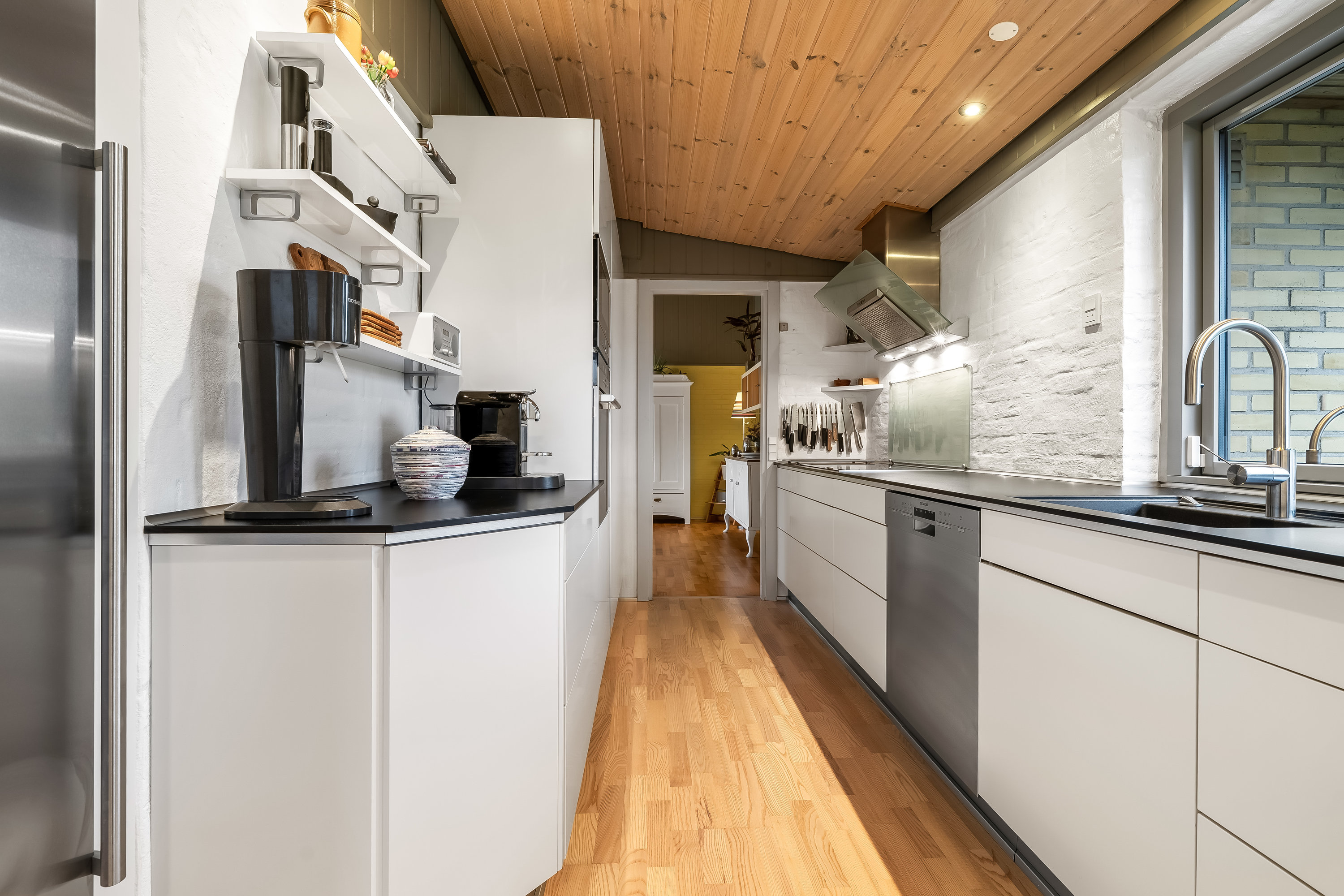 Fremhævet køkken billede i fuldskærmstilstand. Billede af Hjortespringet 1, 3400 Hillerød