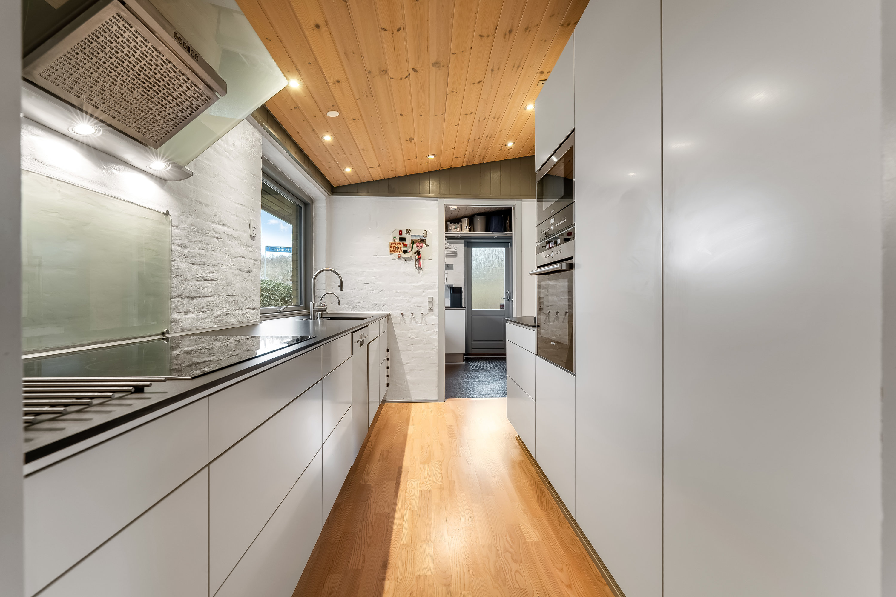 Fremhævet køkken billede i fuldskærmstilstand. Billede af Hjortespringet 1, 3400 Hillerød