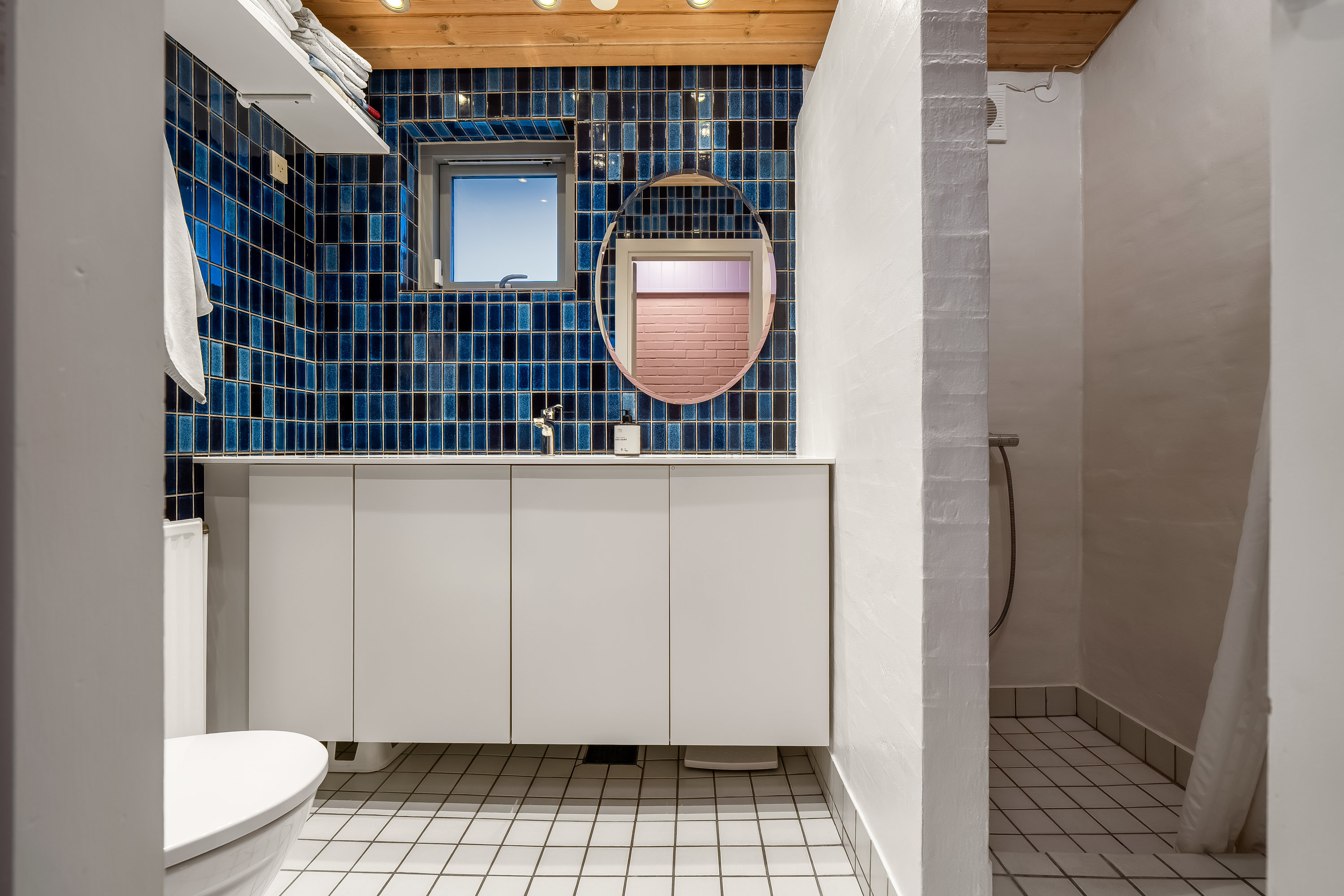 Fremhævet badeværelse billede i fuldskærmstilstand. Billede af Hjortespringet 1, 3400 Hillerød